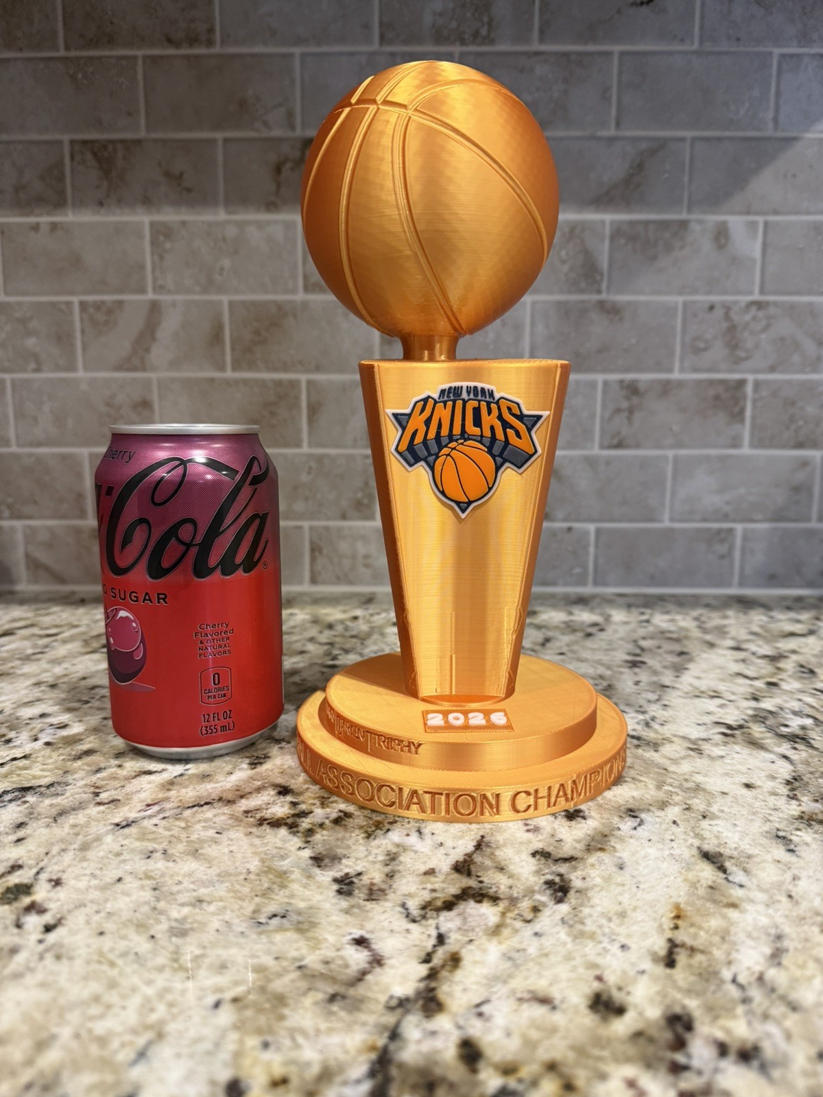 2026 NEW YORK KNICKS NBA CHAMPIONS TROPHY gold pla Larry O’Brien 10 inches