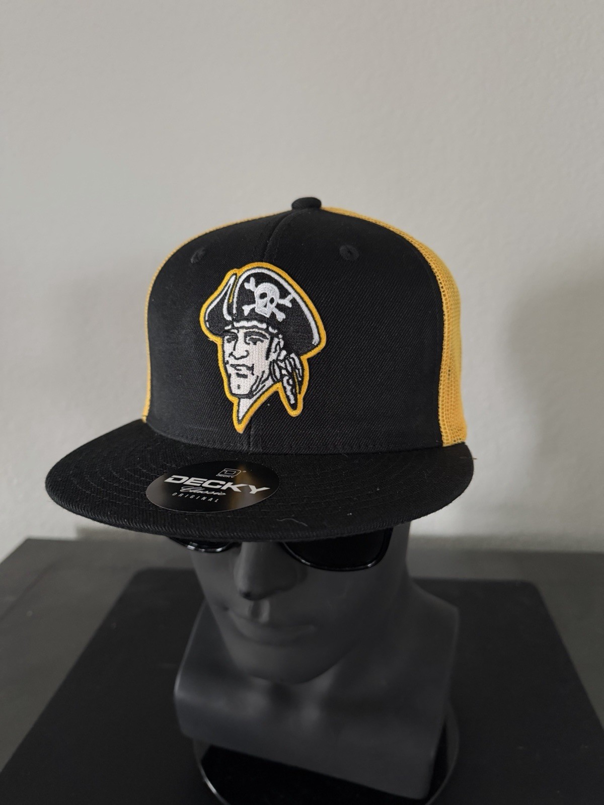 PITTSBURGH PIRATES RETRO THROWBACK ADULT SIZE FLAT BILL TRUCKER SNAPBACK HAT NEW