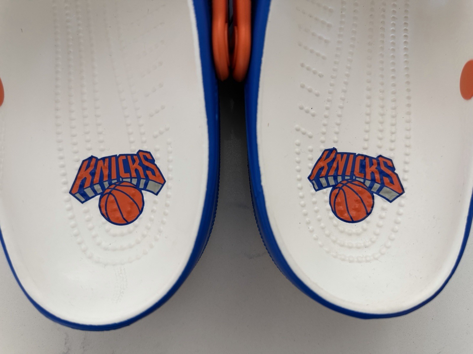 Crocs Classic Clogs New York Knicks Unisex Size: 9M / 11W NWT 2026 NBA Champions