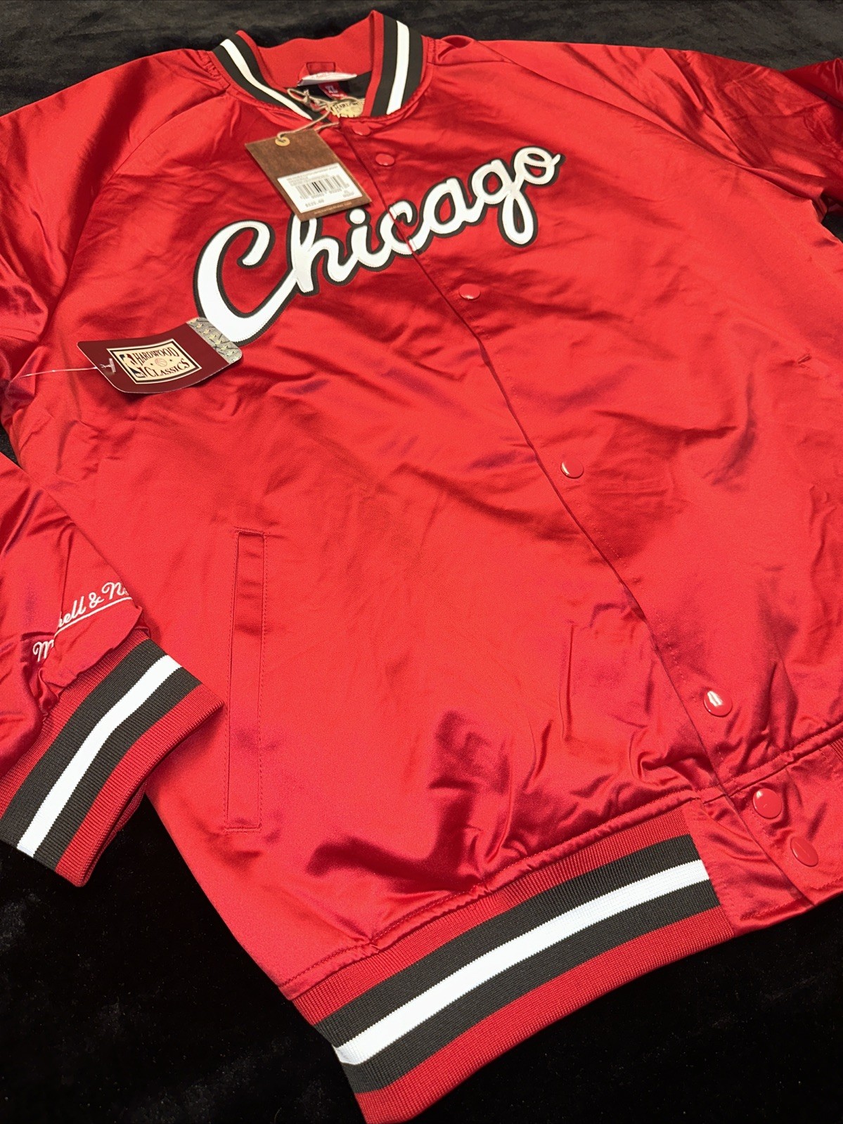 NWT Mitchell & Ness NBA Chicago Bulls Scarlet/X-Large Lightweight Satin Jacket