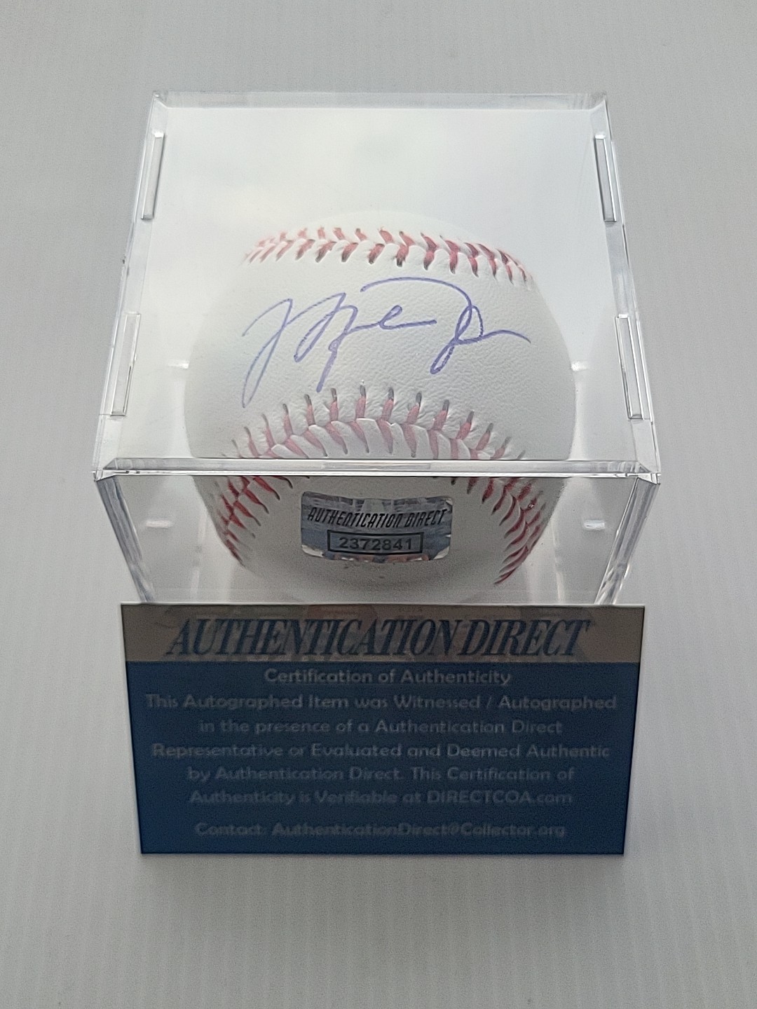 MICHAEL JORDAN Hand-Signed Autographed Baseball W/COA & Protective Case (BULLS)