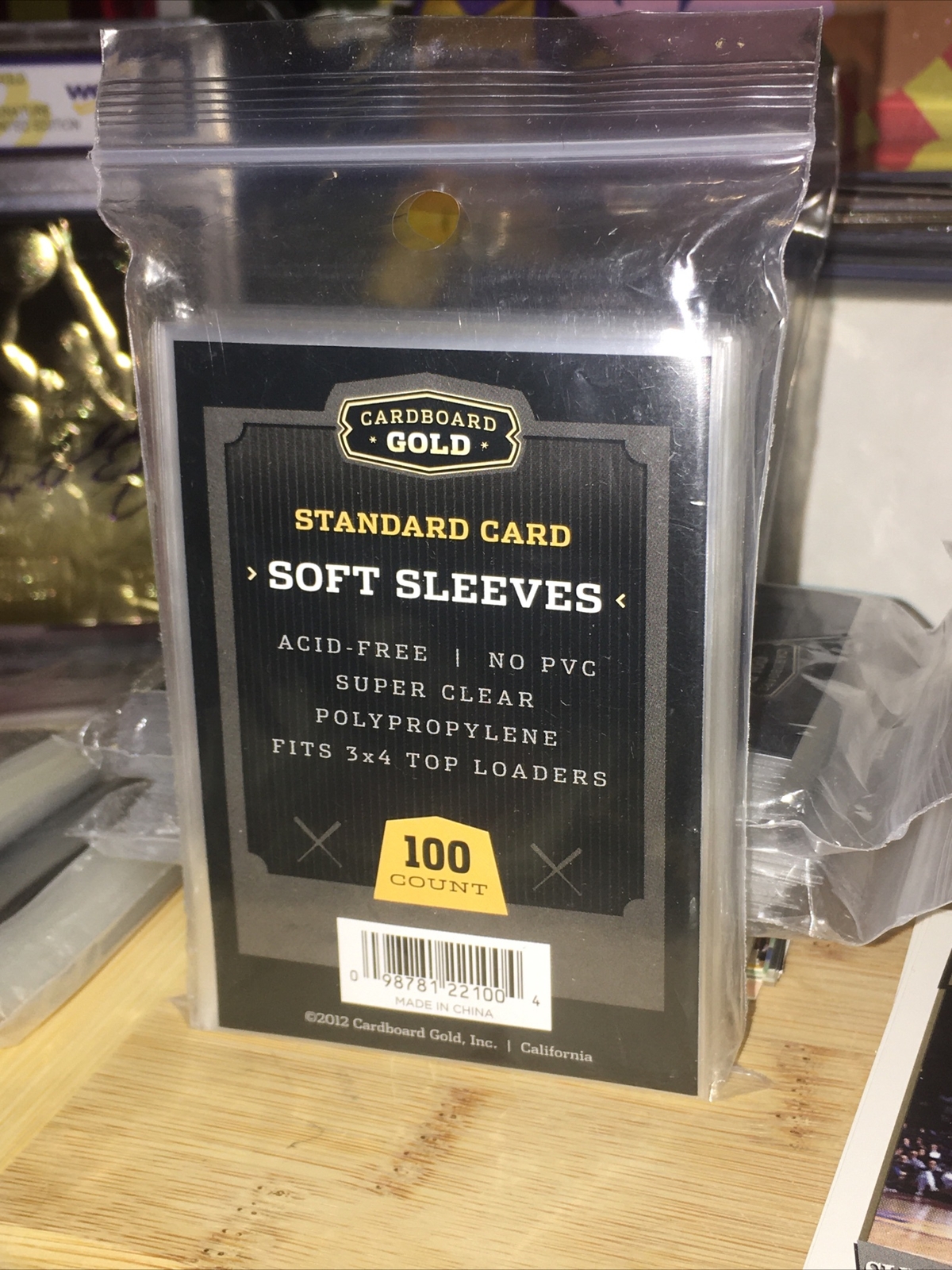 CARDBOARD GOLD • SOFT CARD SLEEVES (100 COUNT) • SUPER CLEAR • EXTRA VALUE