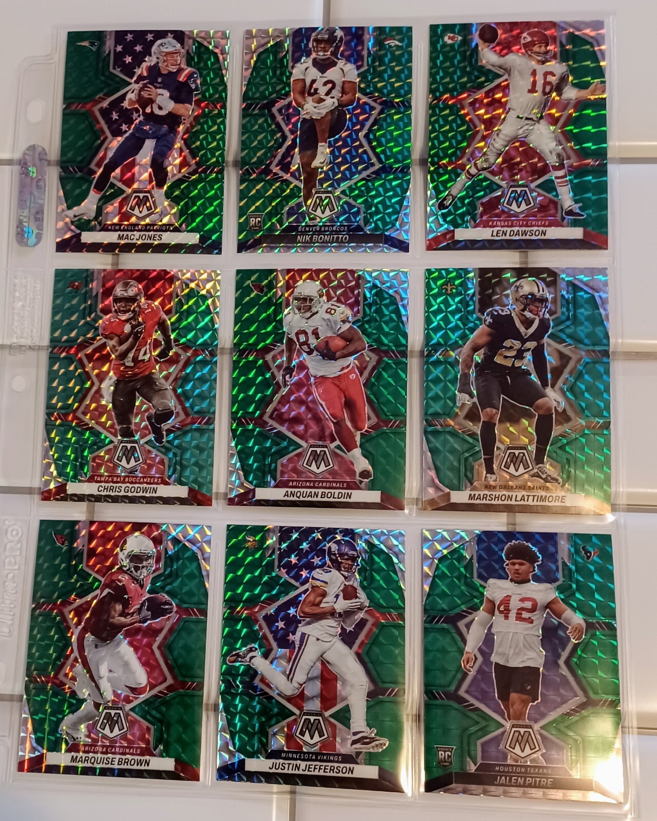 9 CARD LOT 2022 GREEN MOSAIC FOOTBALL ROOKIES & VETERNS