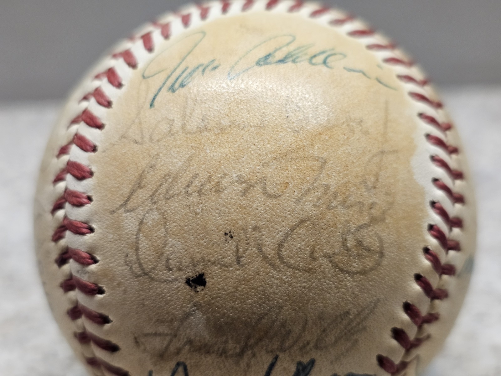 32 Autographed Rawlings MLB Baseball No COA
