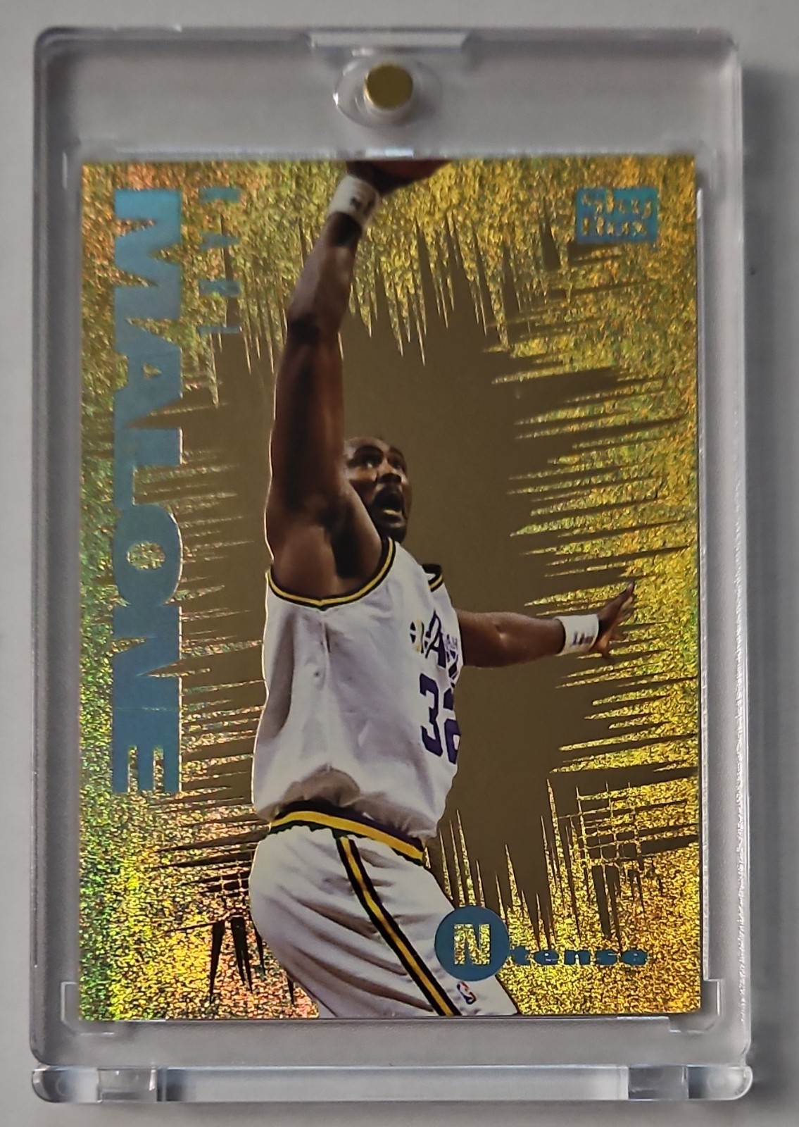 1994-95 Skybox Emotion – Ntense Karl Malone #5