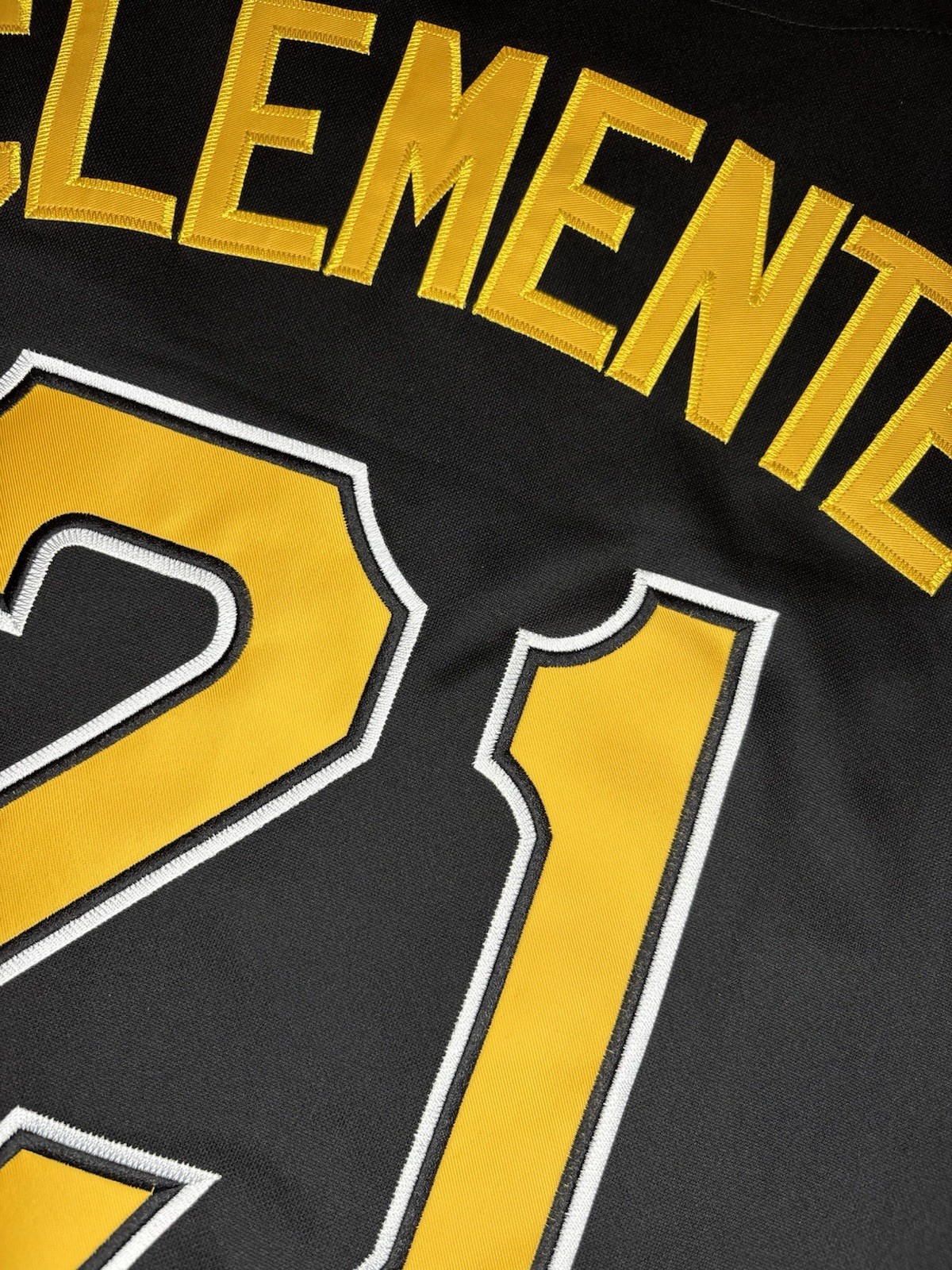 Roberto Clemente Pittsburgh Pirates Men’s Black Jersey w/ Team Patch (L-XL)