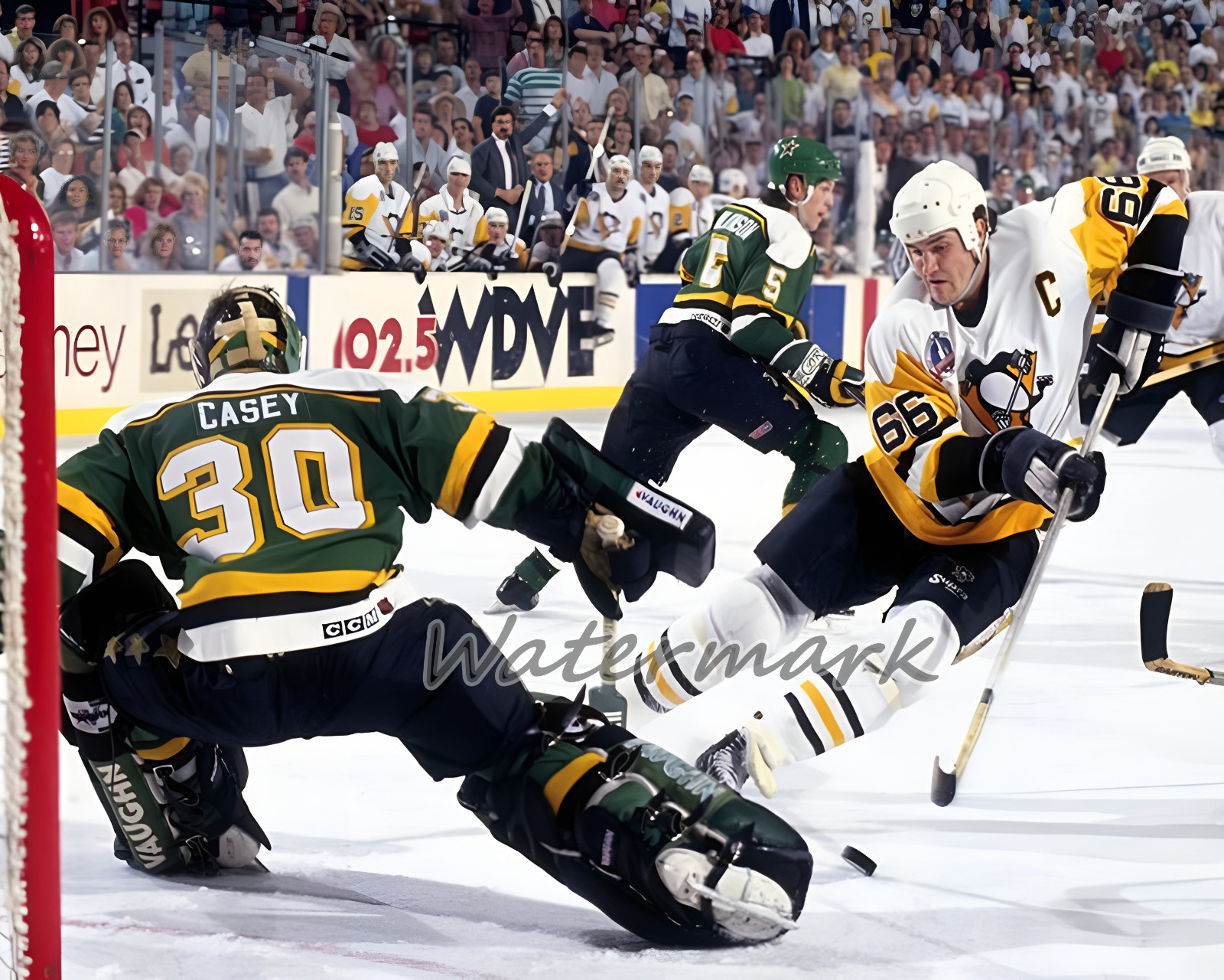 1991 Stanley Cup Finals Mario Lemieux Beats North Stars Jon Casey 8 X 10 Photo