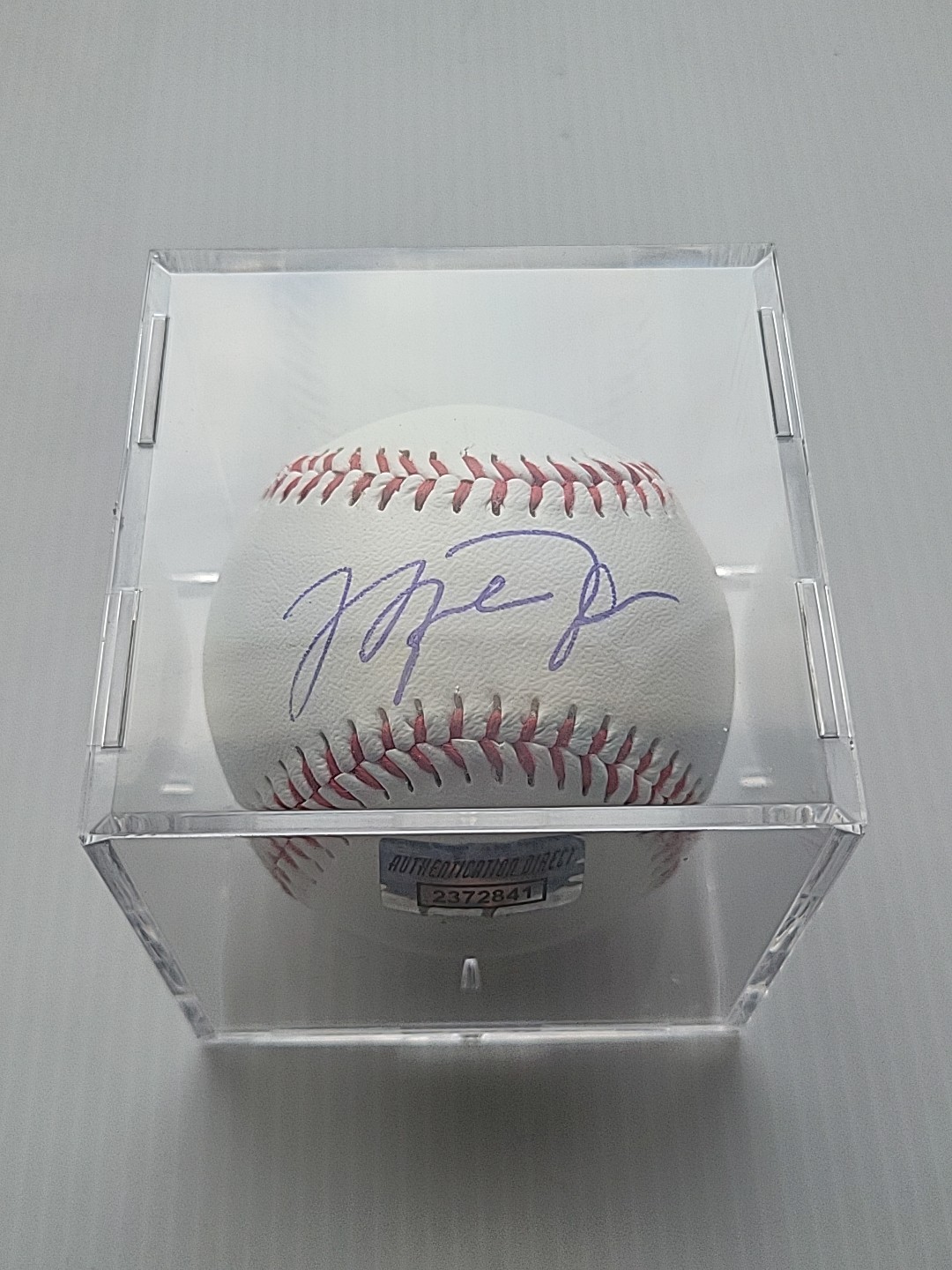 MICHAEL JORDAN Hand-Signed Autographed Baseball W/COA & Protective Case (BULLS)