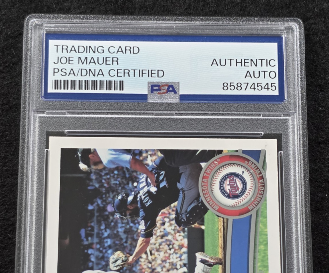 2011 JOE MAUER Signed Topps Baseball Card-MINNESOTA TWINS-MLB Holo-PSA