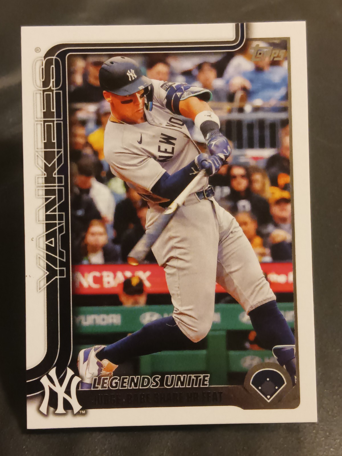 2025 Topps Update – Aaron Judge #US86 ✨Legends Unite-Judge, Babe Share HR Feat✨