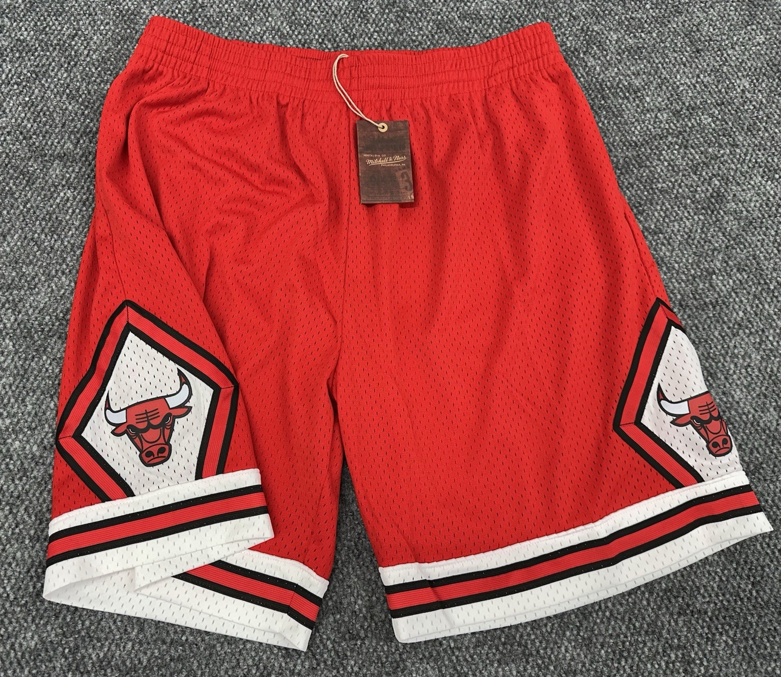 Chicago Bulls Men’s 2XLB Mitchell & Ness Hardwood Classics Shorts Red Swingman