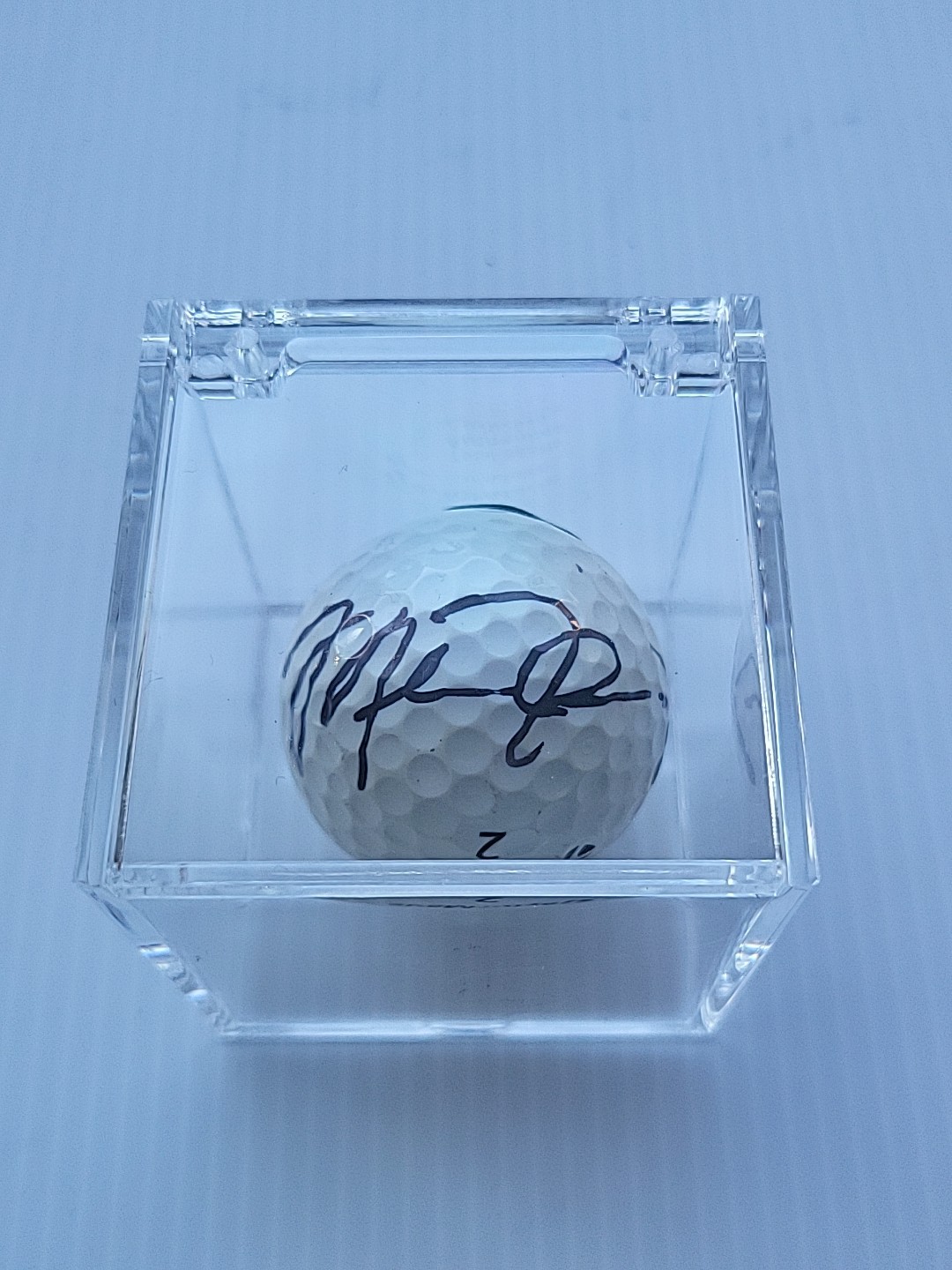 MICHAEL JORDAN Hand-Signed Autographed Golfball with COA and (Protective Case)