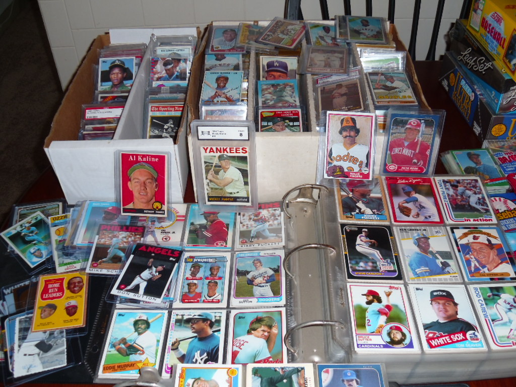 LIQUIDATING GIGANTIC ESTATE FIND OF VINTAGE SPORTSCARDS WITH OLD UNOPENED PACKS
