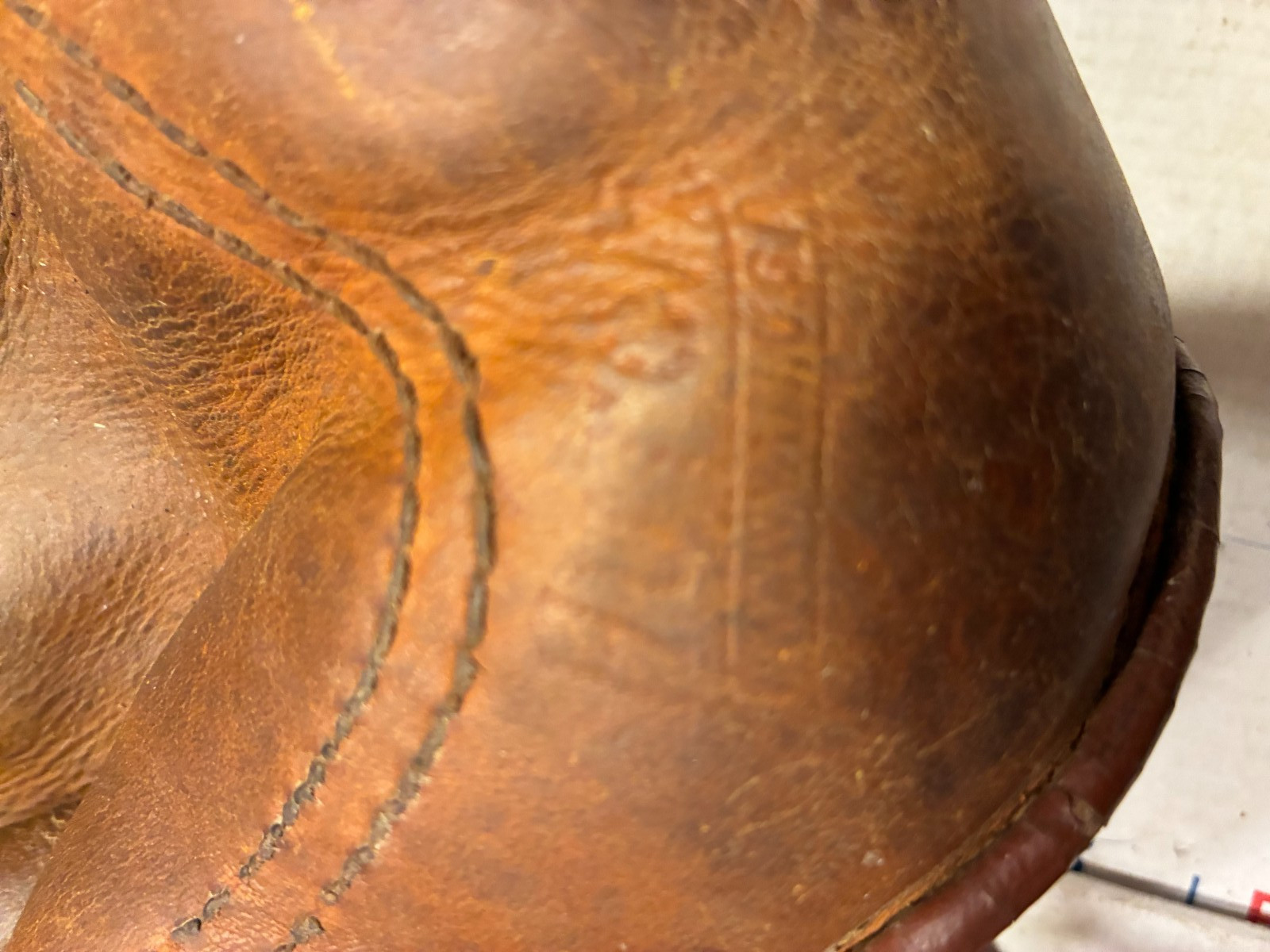 VERY OLD ANTIQUE HUTCH UNKNOWN BASEBALL GLOVE. BRASS BUTTON! EXCELLENT!!!