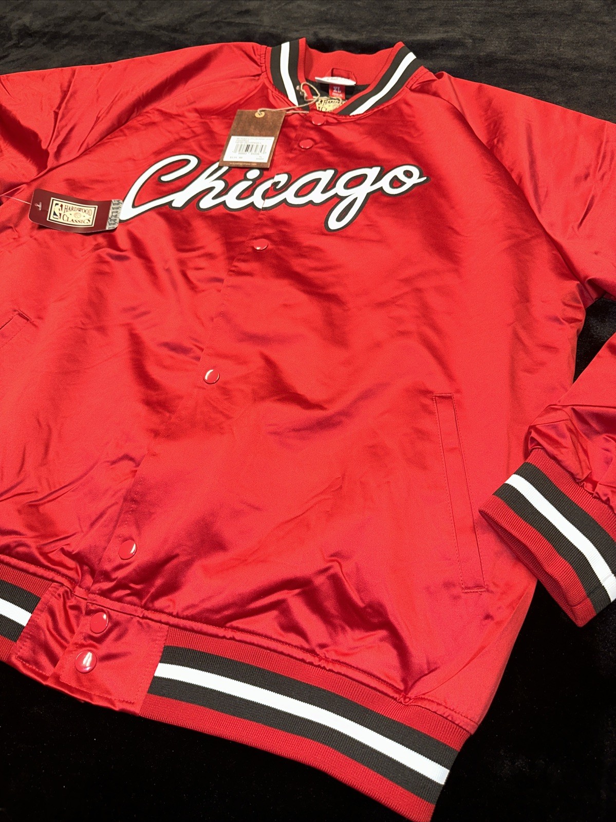 NWT Mitchell & Ness NBA Chicago Bulls Scarlet/X-Large Lightweight Satin Jacket