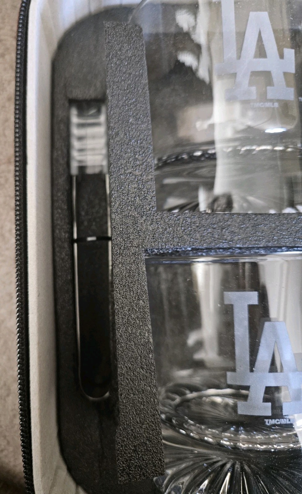 LA Dodgers Whiskey Set 2 LA Glasses, LA Decanter, Ice Cubes “As Is”