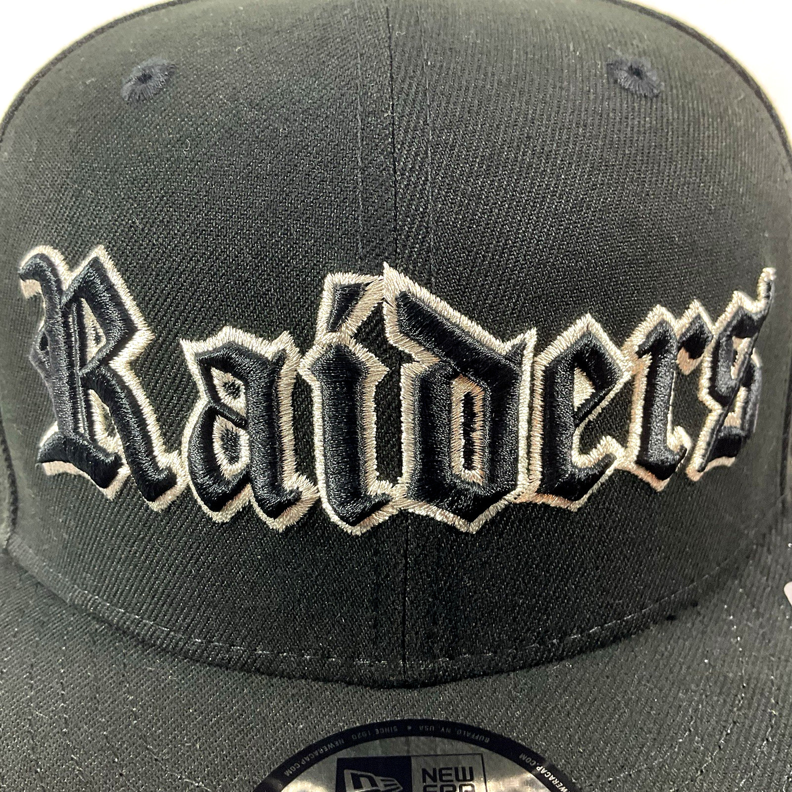 New Era Las Vegas Raiders Script Old English Metallic 9FIFTY Snapback Hat Cap