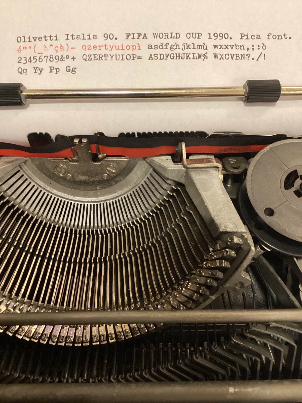 OLIVETTI ITALIA 90 TYPEWRITER SPECIAL EDITION FIFA WORLD CUP AZZURRO.PICA 10 CPI