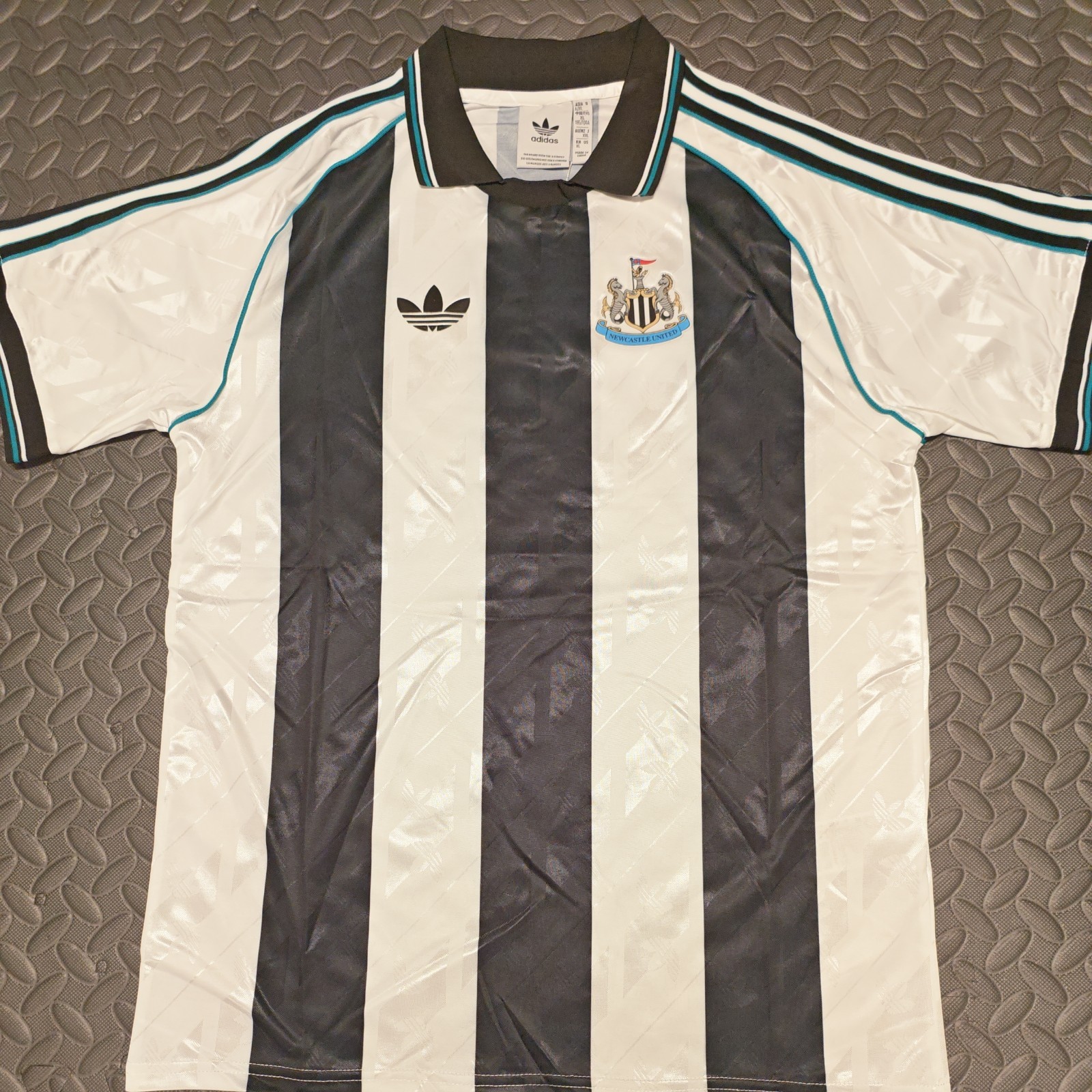 Newcastle United Home Originals Large 41″ chest #012