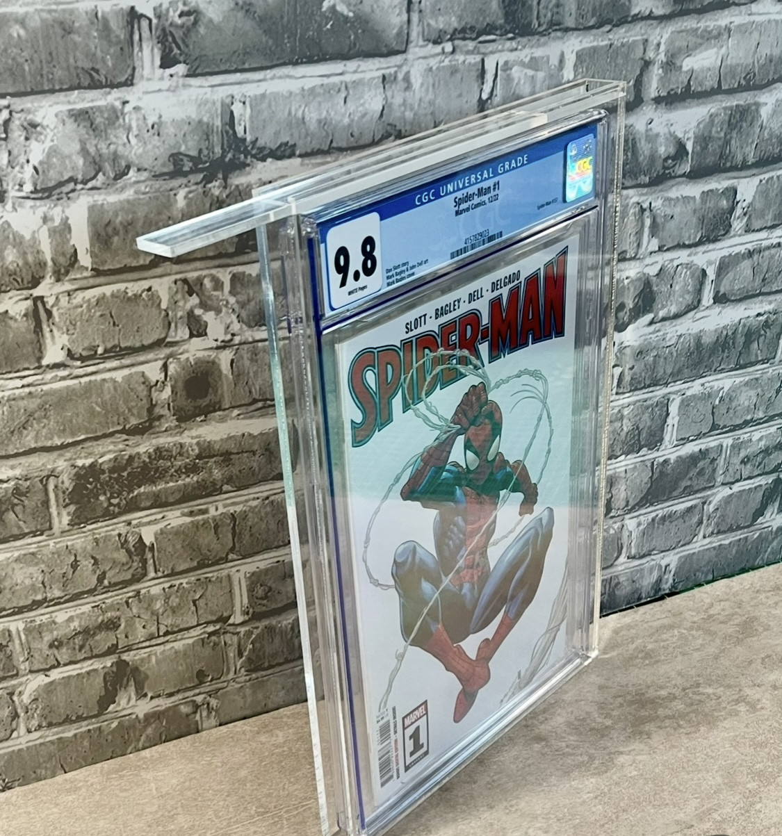 CRYSTAL CLEAR ACRYLIC CASE DISPLAY HOLDER FOR CGC COMICS- PROTECTS AND DISPLAYS!