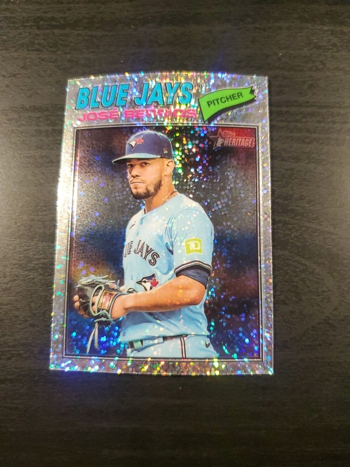 2026 Topps Heritage #56 José Berríos Chrome Silver Sparkle Refractor Blue Jays