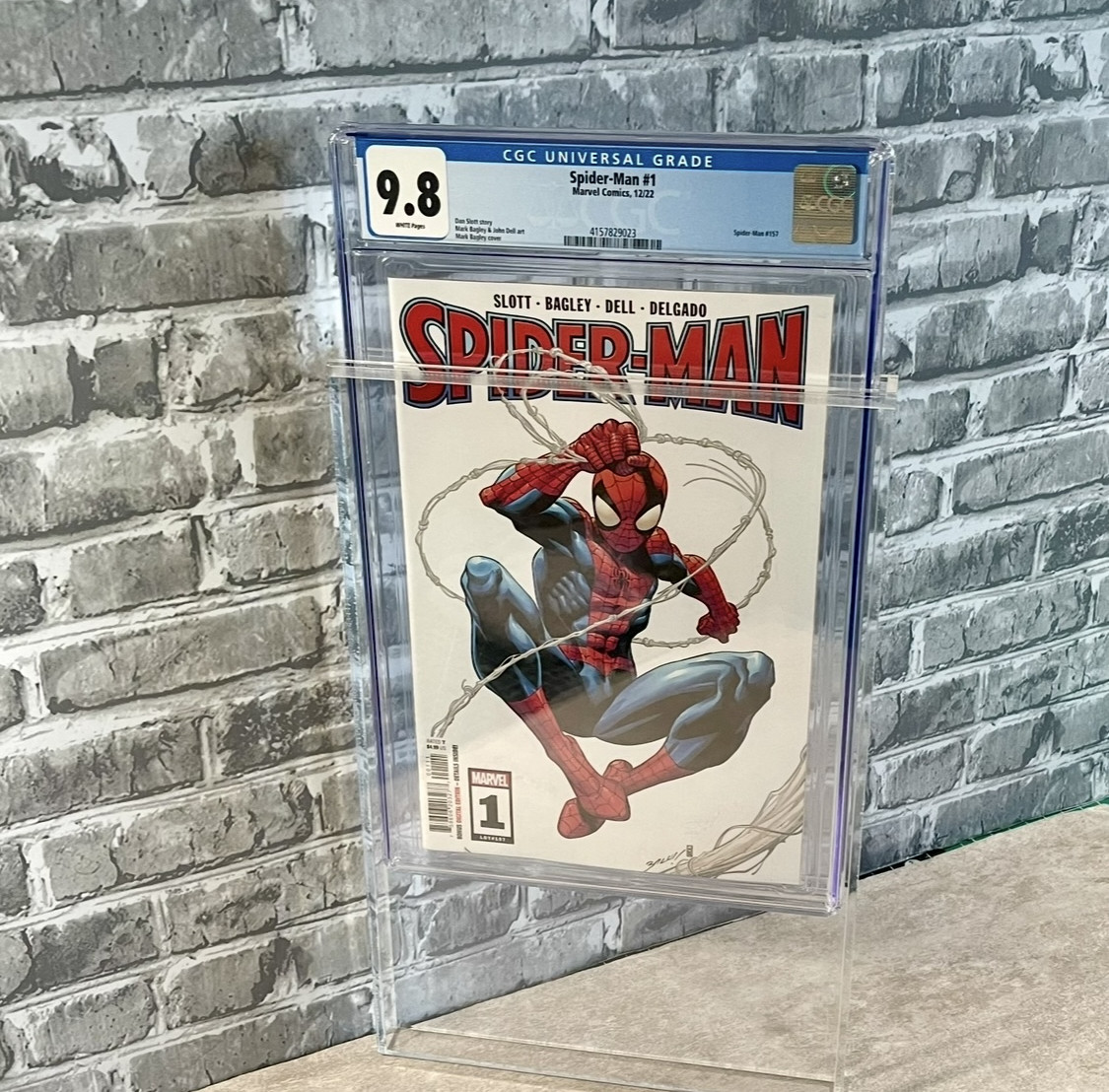 CRYSTAL CLEAR ACRYLIC CASE DISPLAY HOLDER FOR CGC COMICS- PROTECTS AND DISPLAYS!