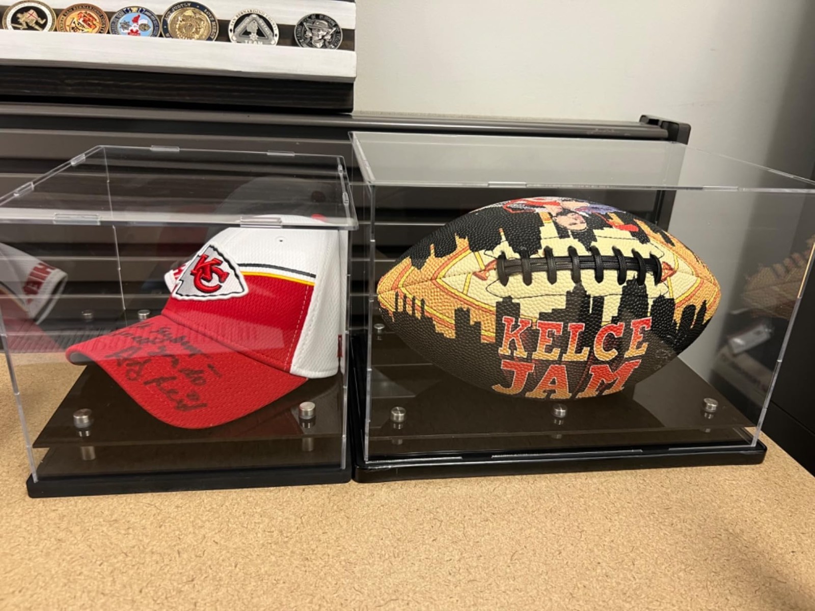 Acrylic Boxing Glove Display Case – Clear