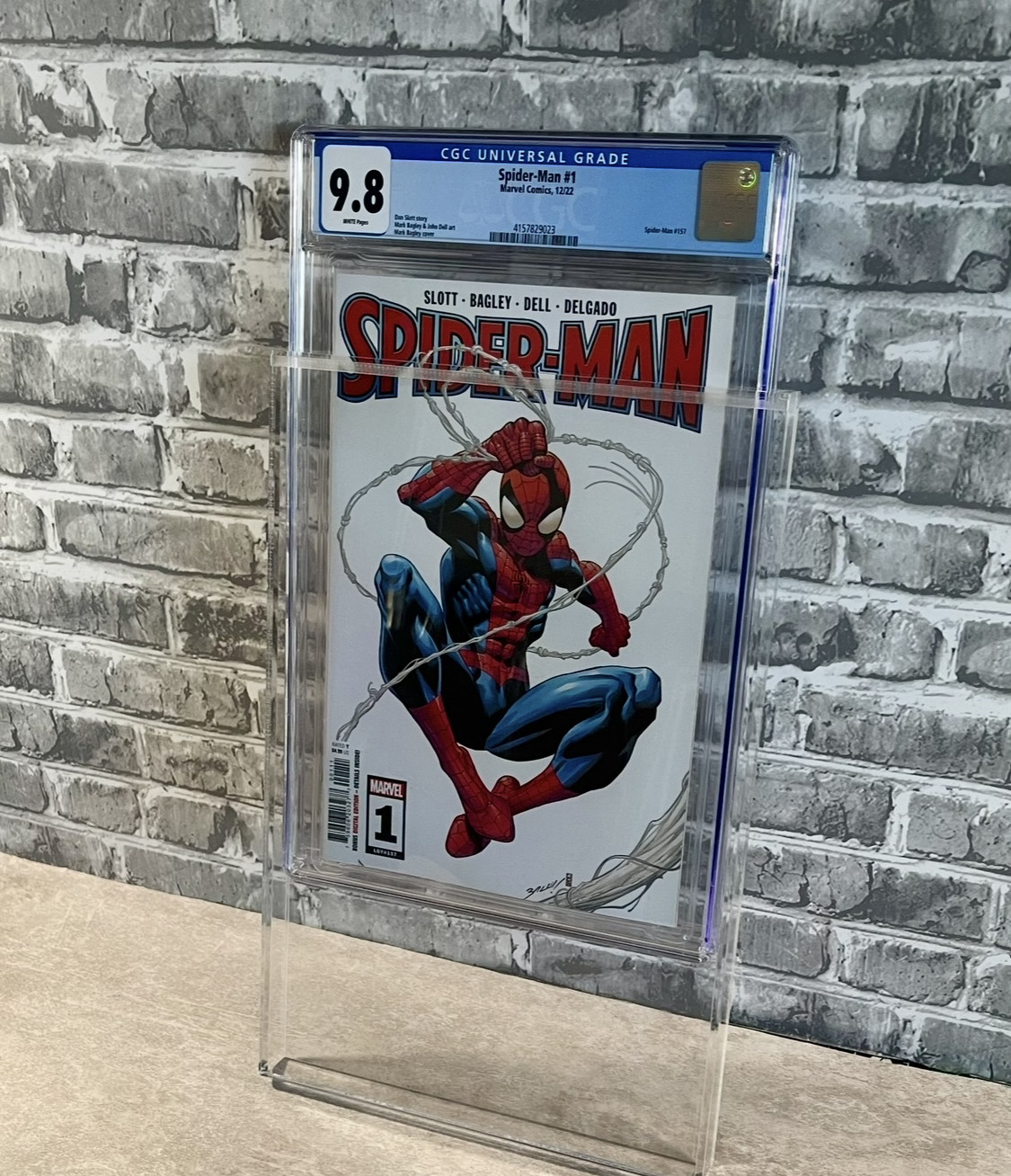 CRYSTAL CLEAR ACRYLIC CASE DISPLAY HOLDER FOR CGC COMICS- PROTECTS AND DISPLAYS!