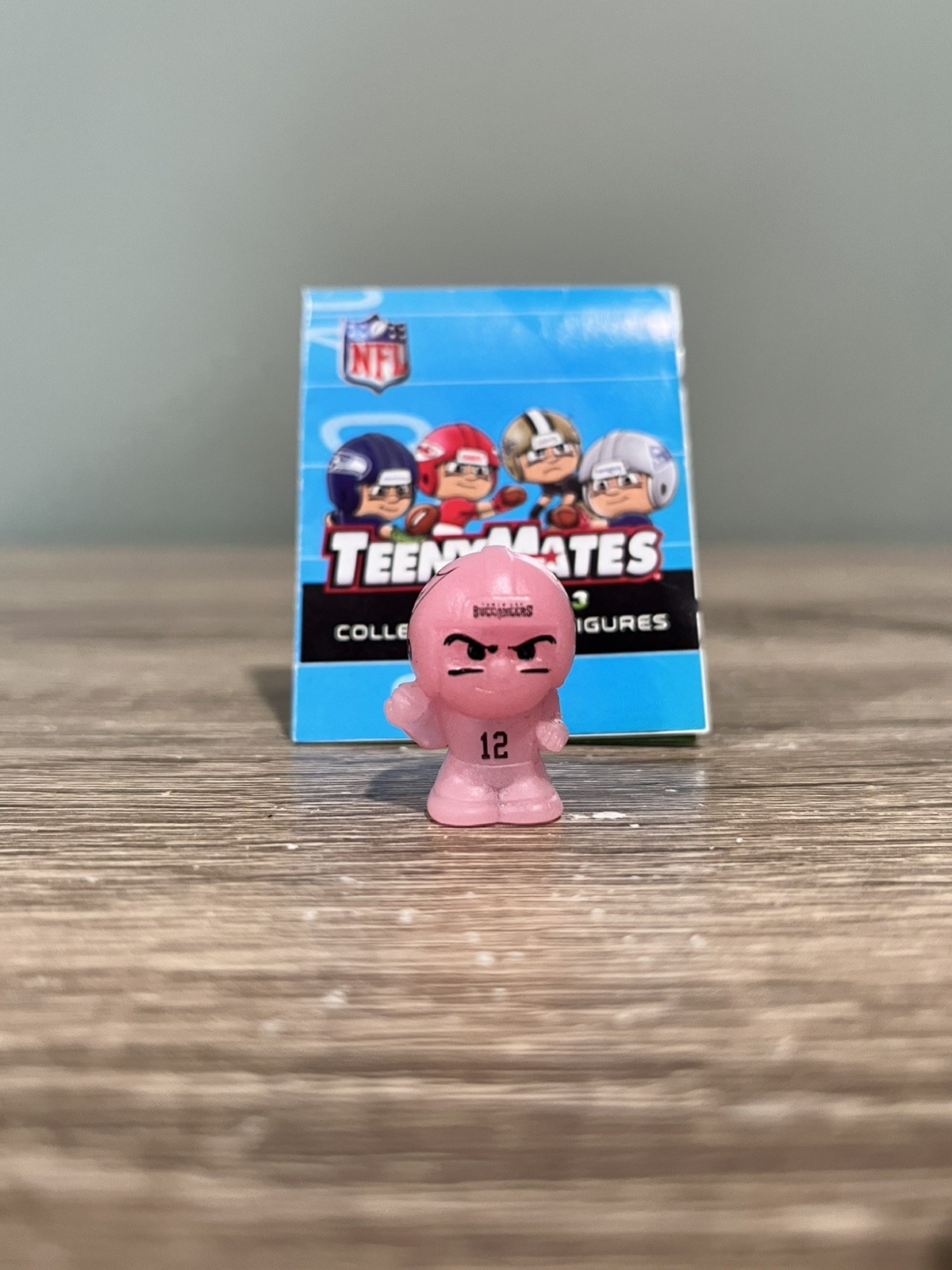 NFL TeenyMates Series X Tom Brady #12 Tampa Glow in the Dark Pink 1:64 **RARE**