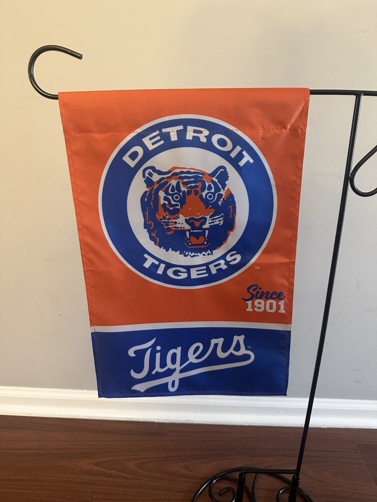 MLB New Detroit Tigers Retro Garden Flag Double Sided Tigers Premium Yard Flag