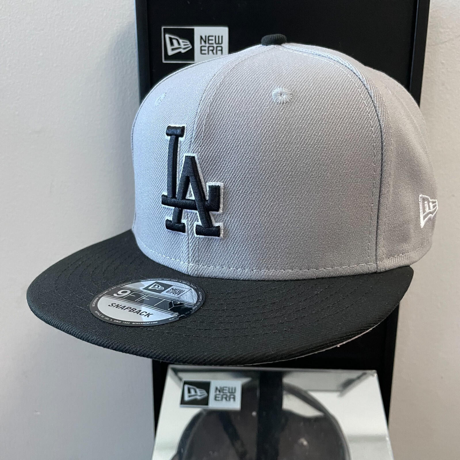 MLB – Los Angeles Dodgers 9FIFTY Adjustable Snap-Back New Era Cap – Gray / Black