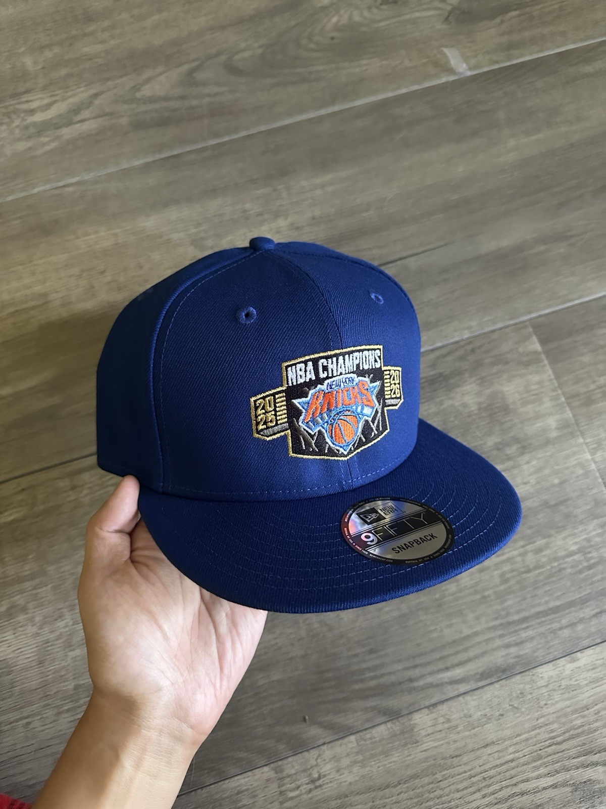 New York Knicks New Era 2026 NBA Finals Champions Locker Room Hat – Authentic