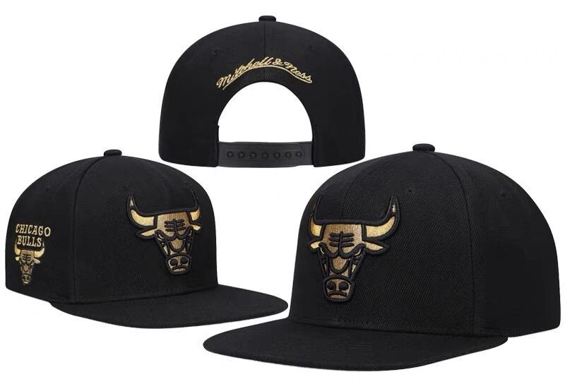 Chicago Bulls Hat Snapback Adjustable Fit Cap Black Gold Logo, Limited edition