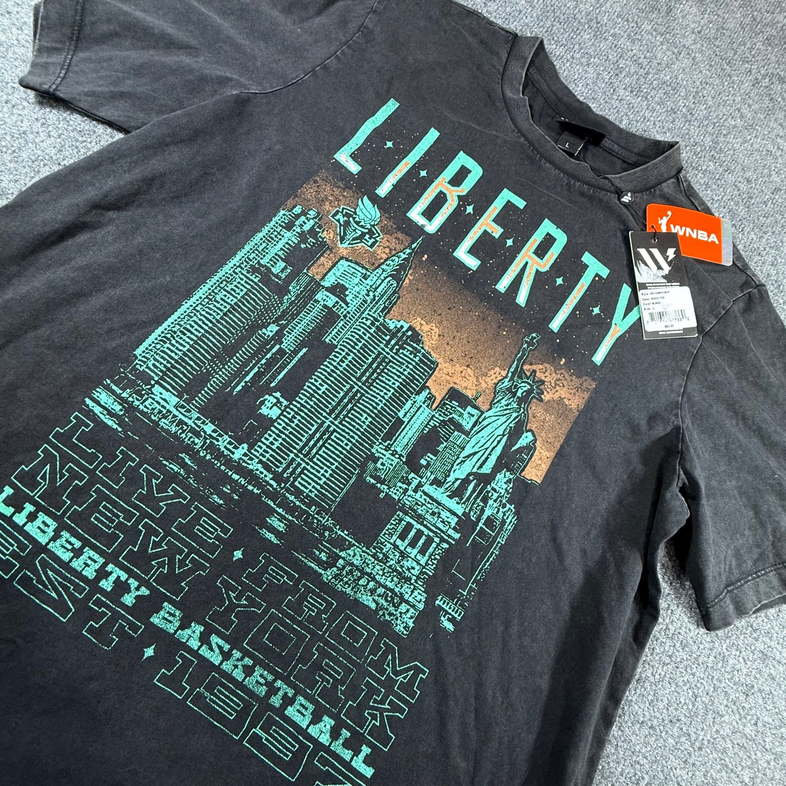 NWT The Wild Collective New York Liberty WNBA Graphic T-Shirt Black Size Large