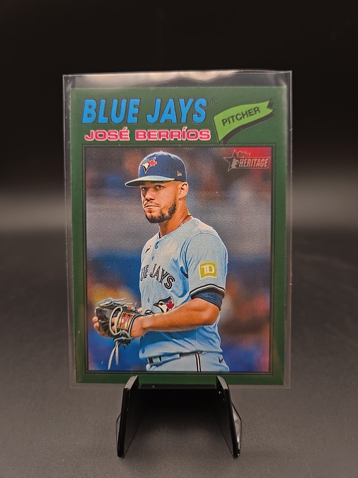 2026 Topps Heritage – José Berríos #56 Dark Green Border