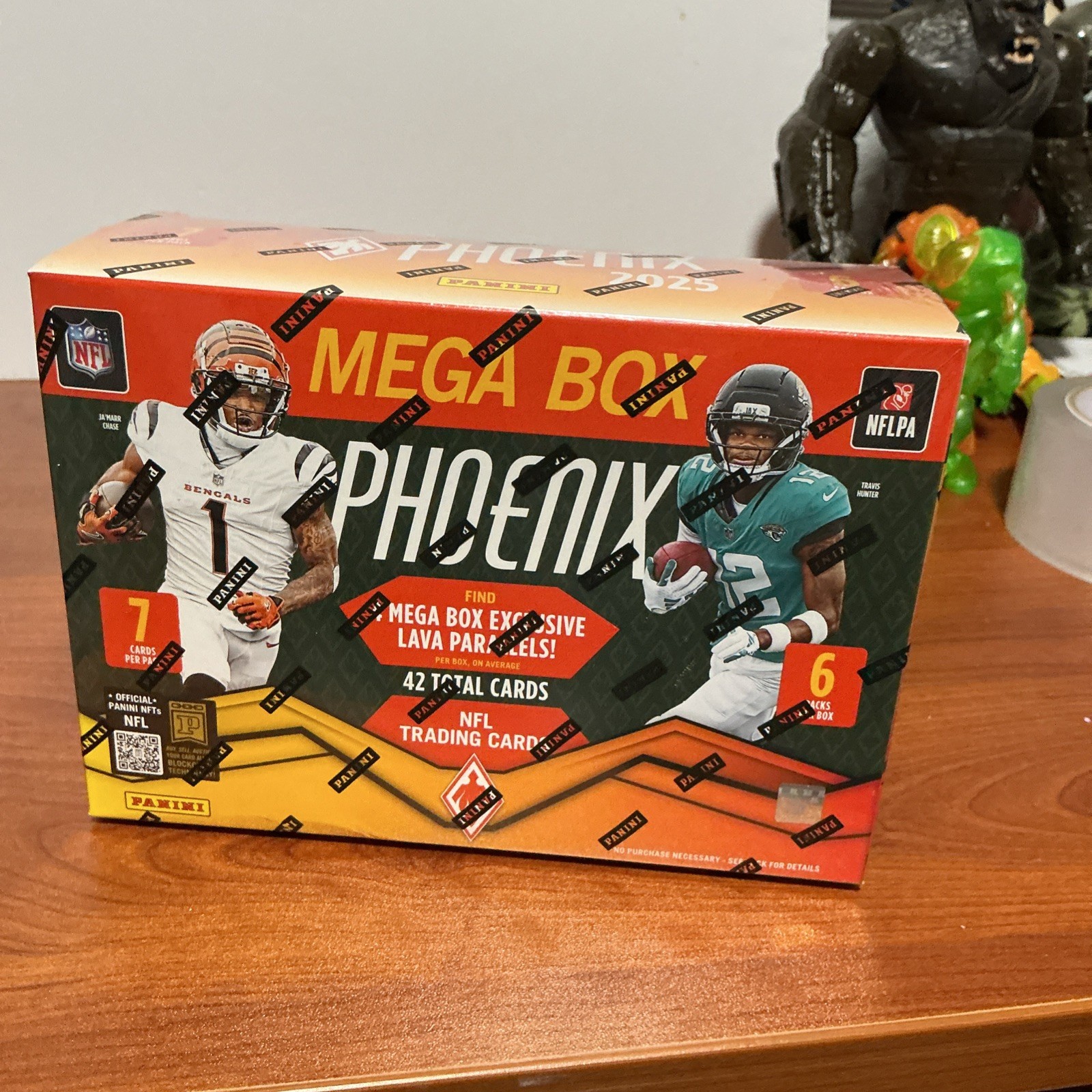 2025 Panini Phoenix Football Mega Box (Lava Parallels!)