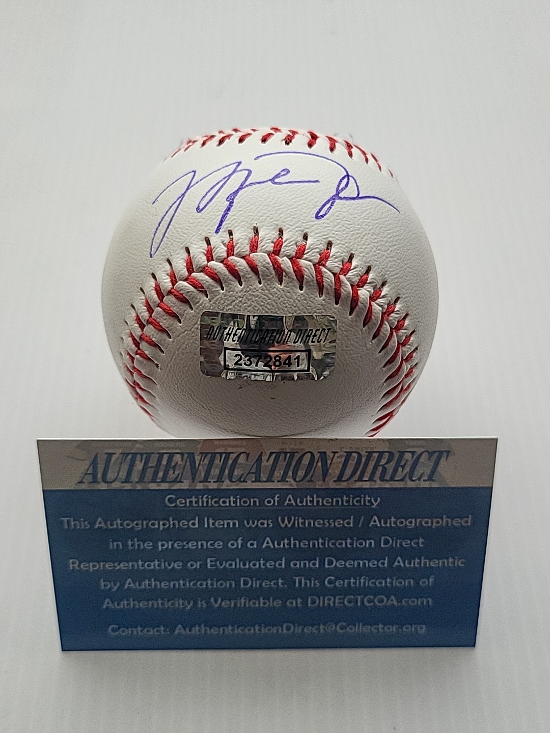 MICHAEL JORDAN Hand-Signed Autographed Baseball W/COA & Protective Case (BULLS)