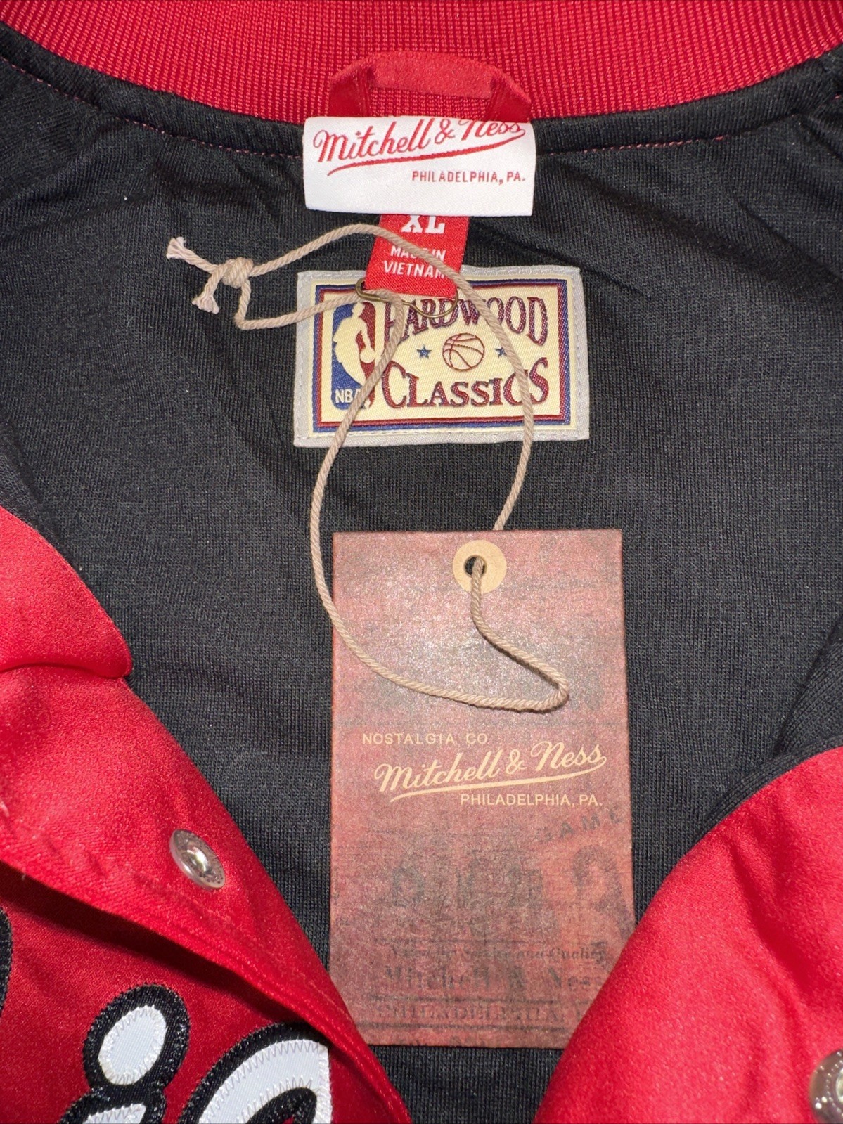 NWT Mitchell & Ness NBA Chicago Bulls Scarlet/X-Large Lightweight Satin Jacket