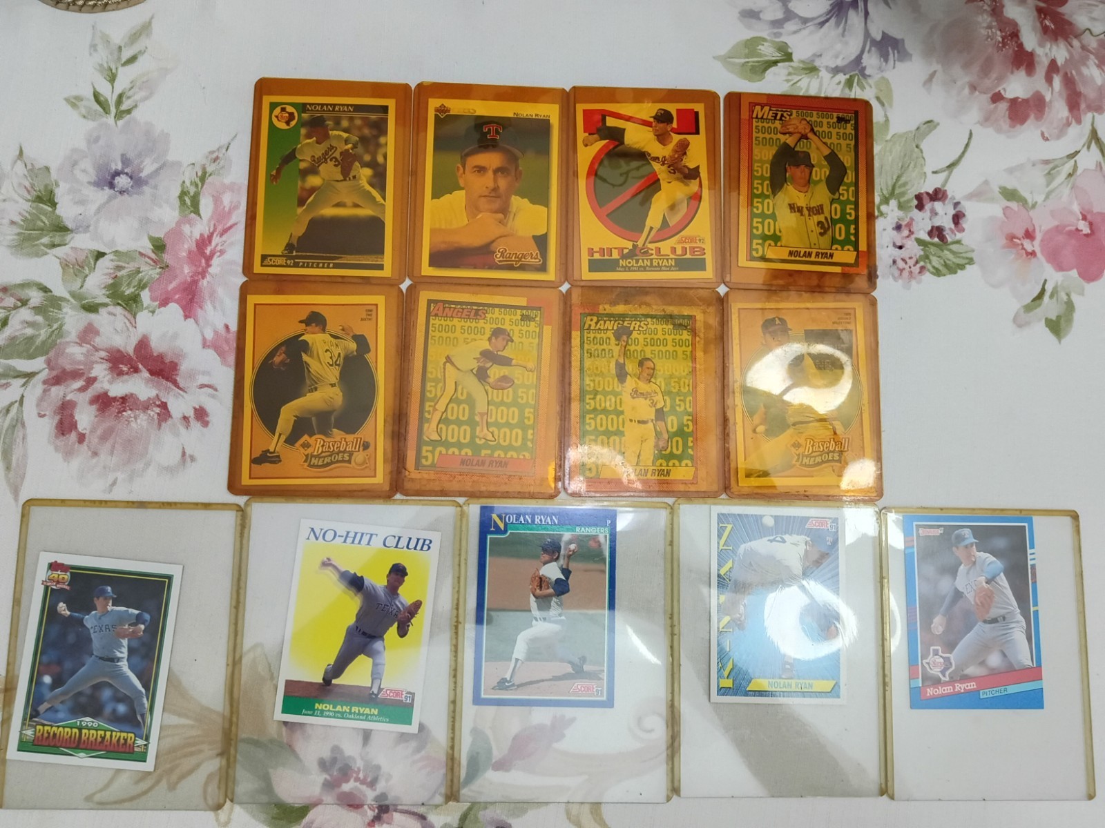 Mixed lot of Nolan Ryan cards in plastic Card Holders – MLB Baseball