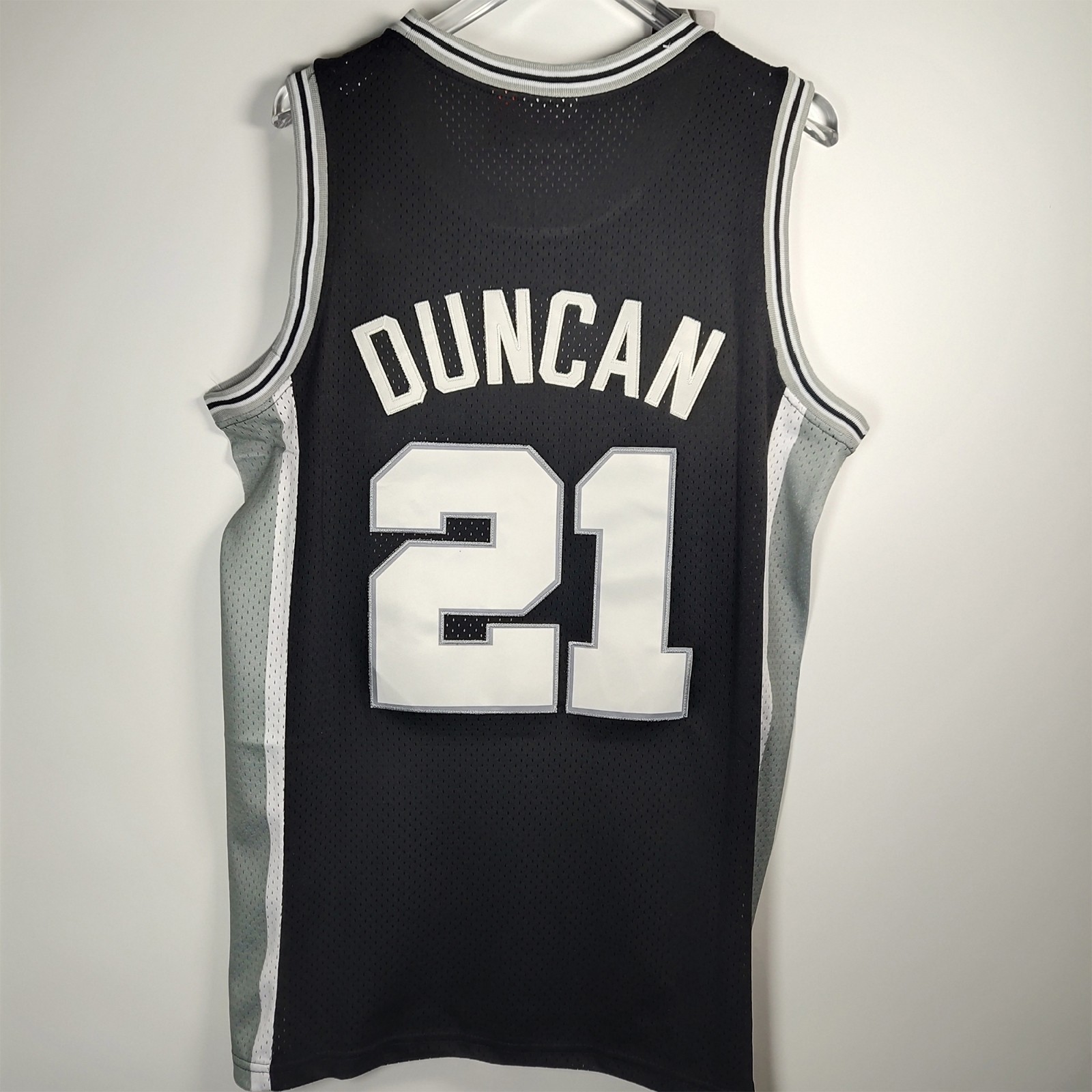 Tim Duncan #21 jersey. Stitched design. Black fan jersey. New. Sizes S-2XL