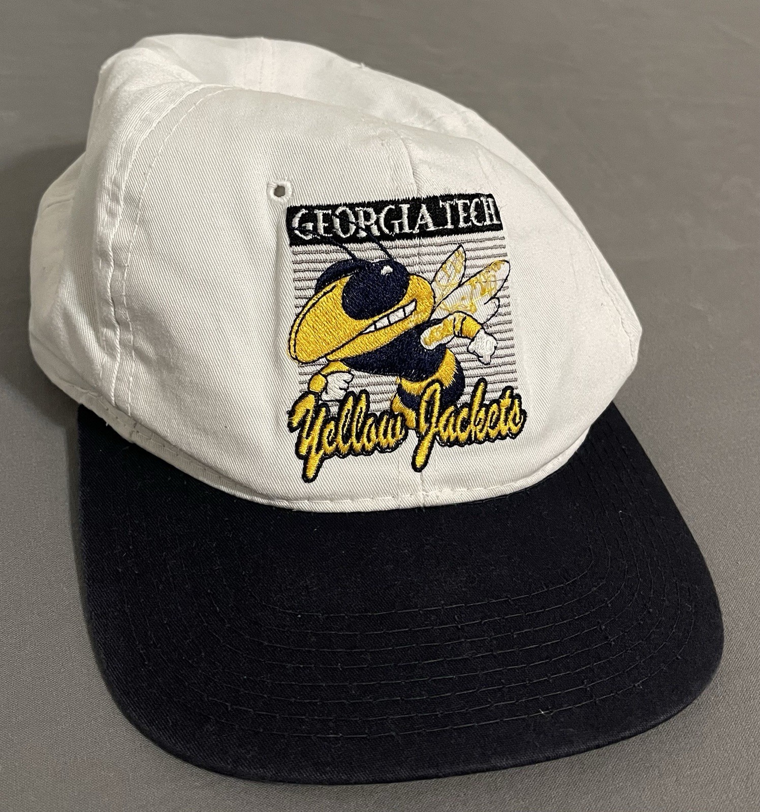 Vintage Starter Georgia Tech Yellow Jackets Snapback Hat White Black Buzz Mascot