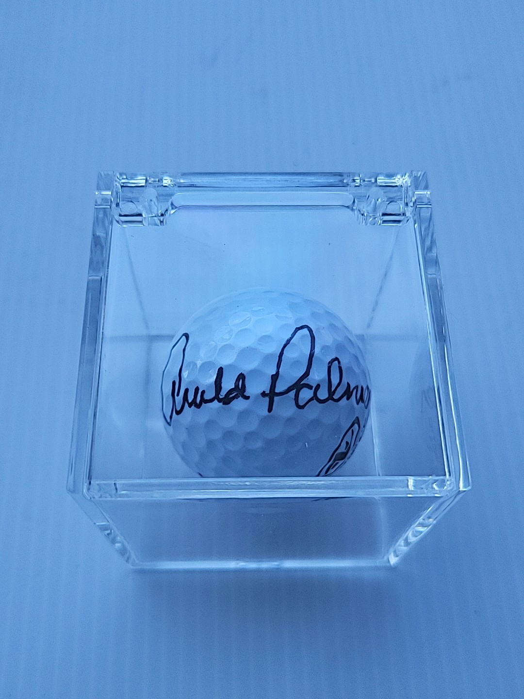 ARNOLD PALMER Hand-Signed Autographed Golfball with COA and (Protective Case)