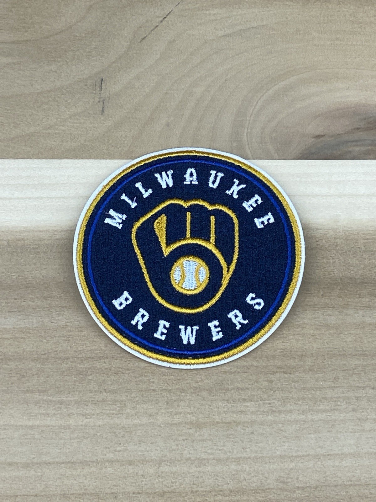 MILWAUKEE BREWERS MLB BASEBALL EMBROIDERED IRON ON PATCH 2.75