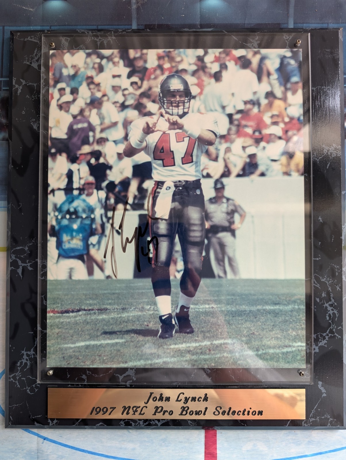 NFL Tampa Bay Buccaneers HoF John Lynch Signed 8×10 Football Photo On Plaque