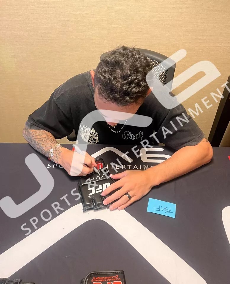 Max Holloway autographed inscribed signed framed glove UFC JSA Justin Gaethje