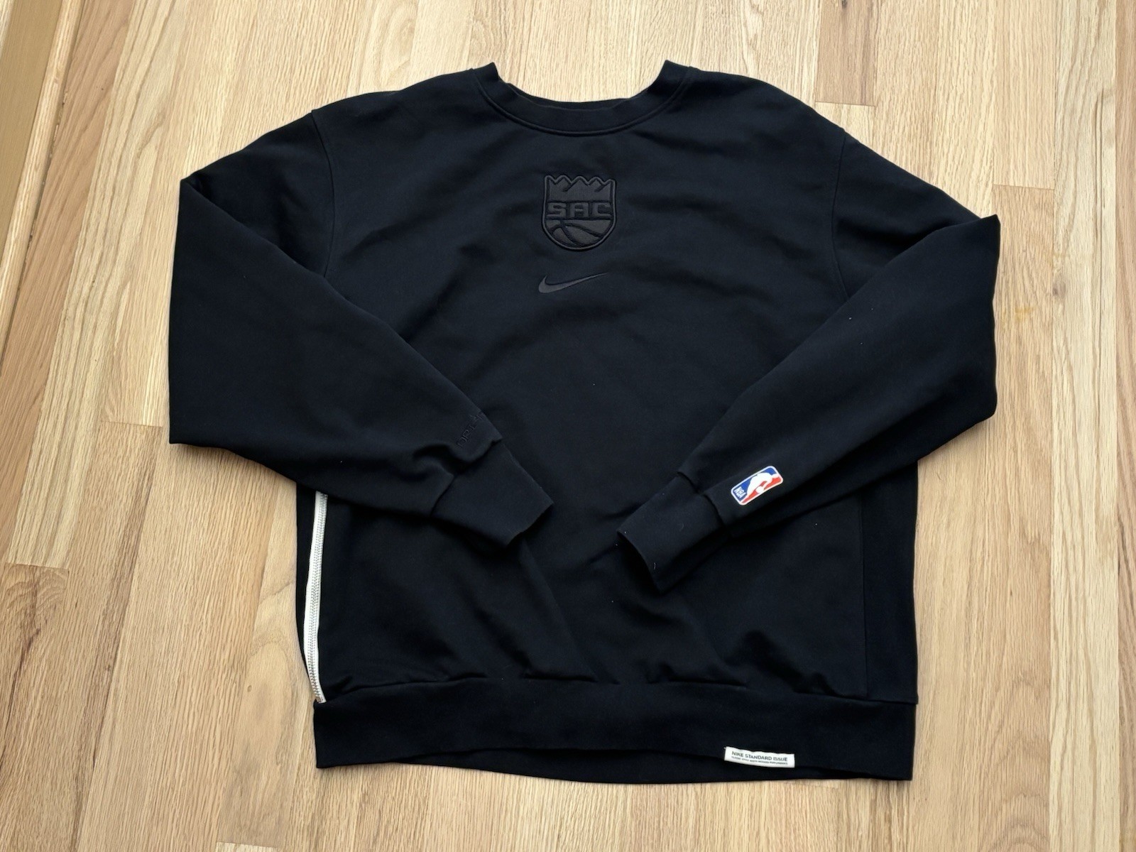 Sacramento Kings Team Issued Black Crewneck Sweatshirt Nike Large L Mint