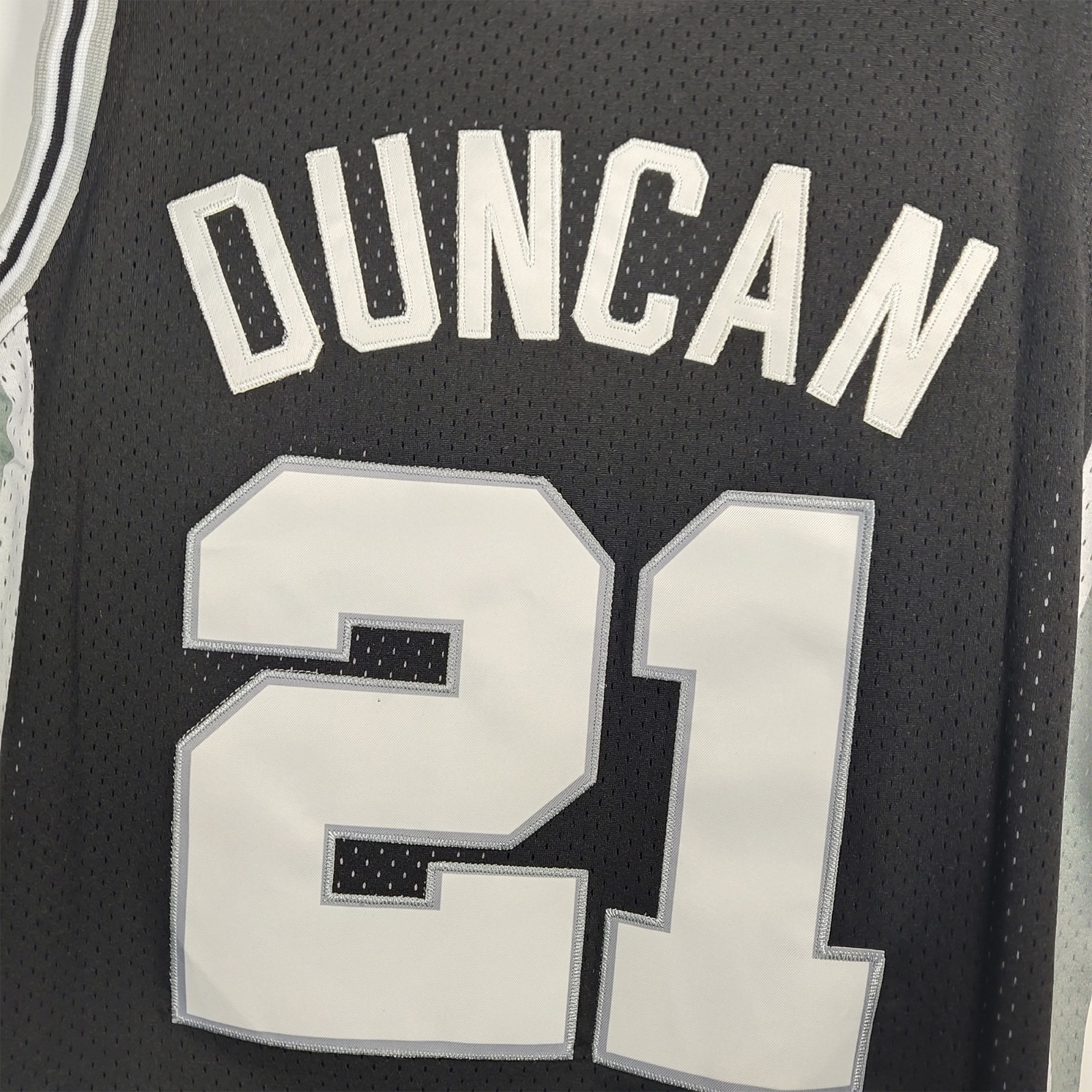 Tim Duncan #21 jersey. Stitched design. Black fan jersey. New. Sizes S-2XL