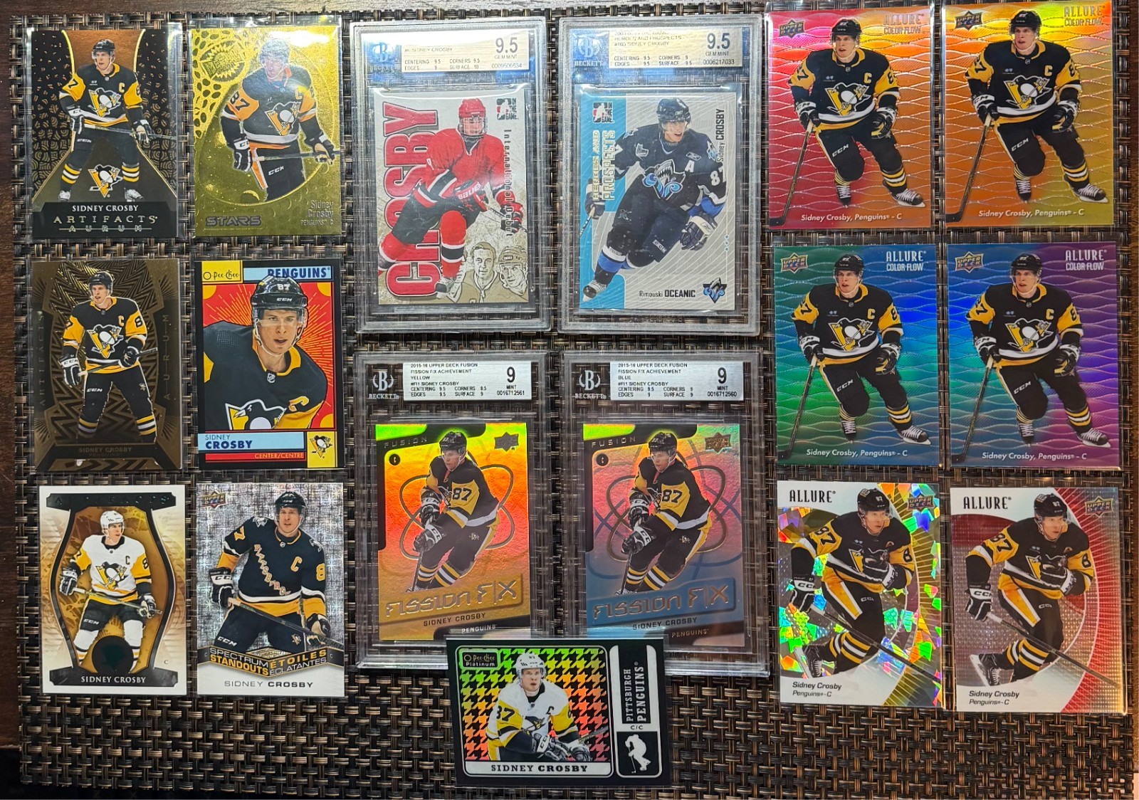 Sidney Crosby 2018-19 OPC Platinum Houndstooth Black RB /25 (17 Card Mixed Lot )