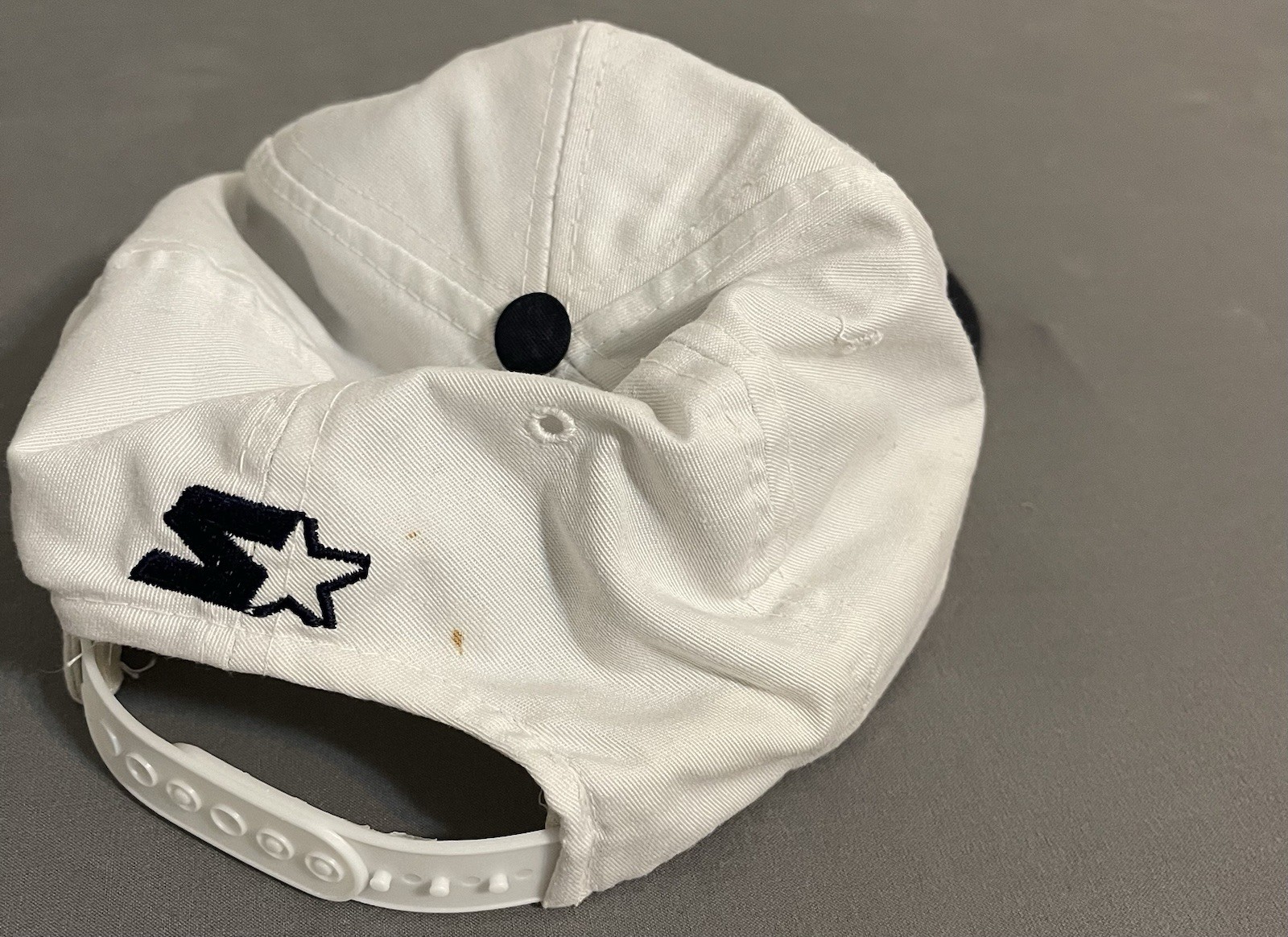 Vintage Starter Georgia Tech Yellow Jackets Snapback Hat White Black Buzz Mascot