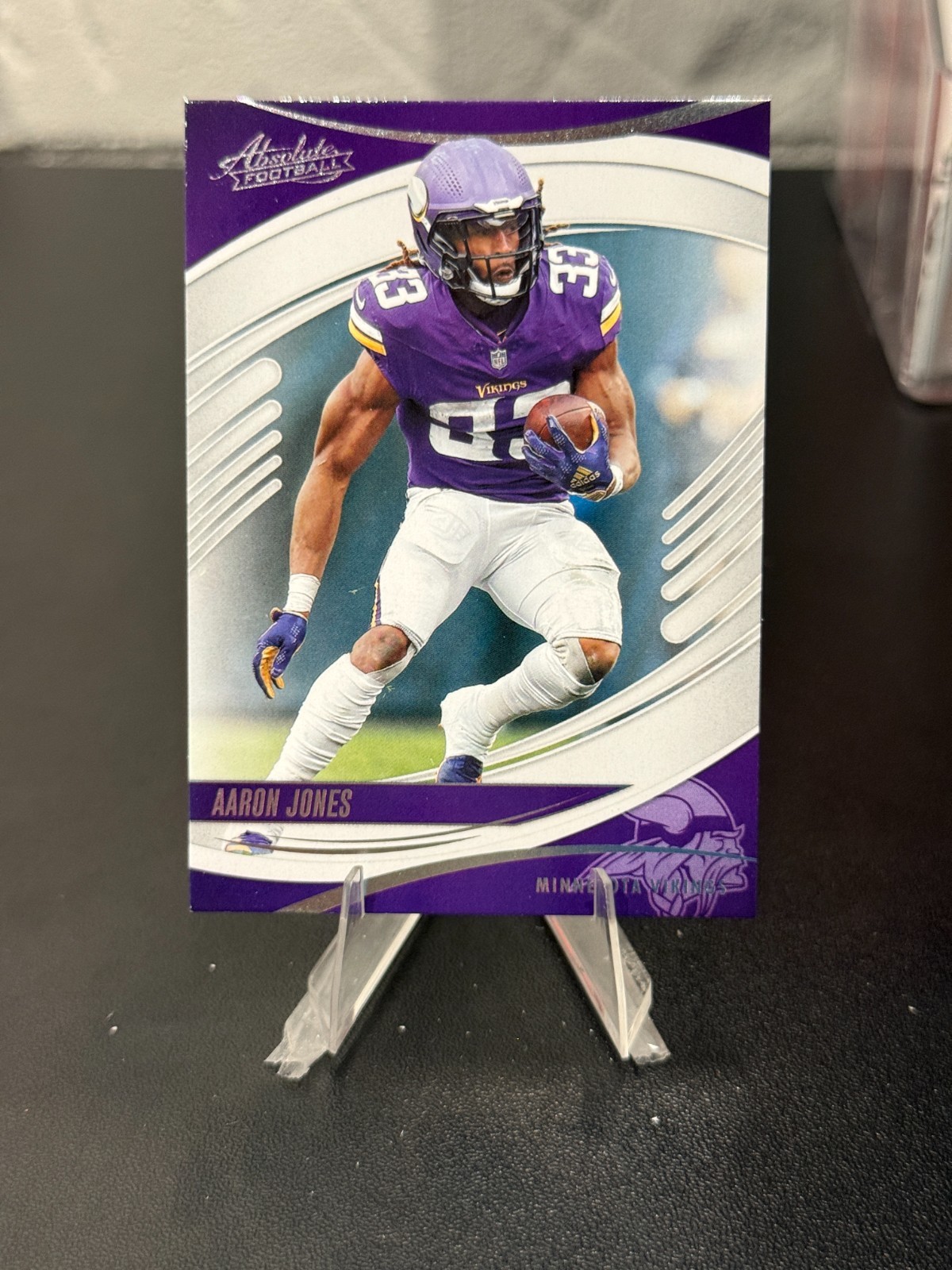 2025 Panini Absolute – Aaron Jones #40 Vikings